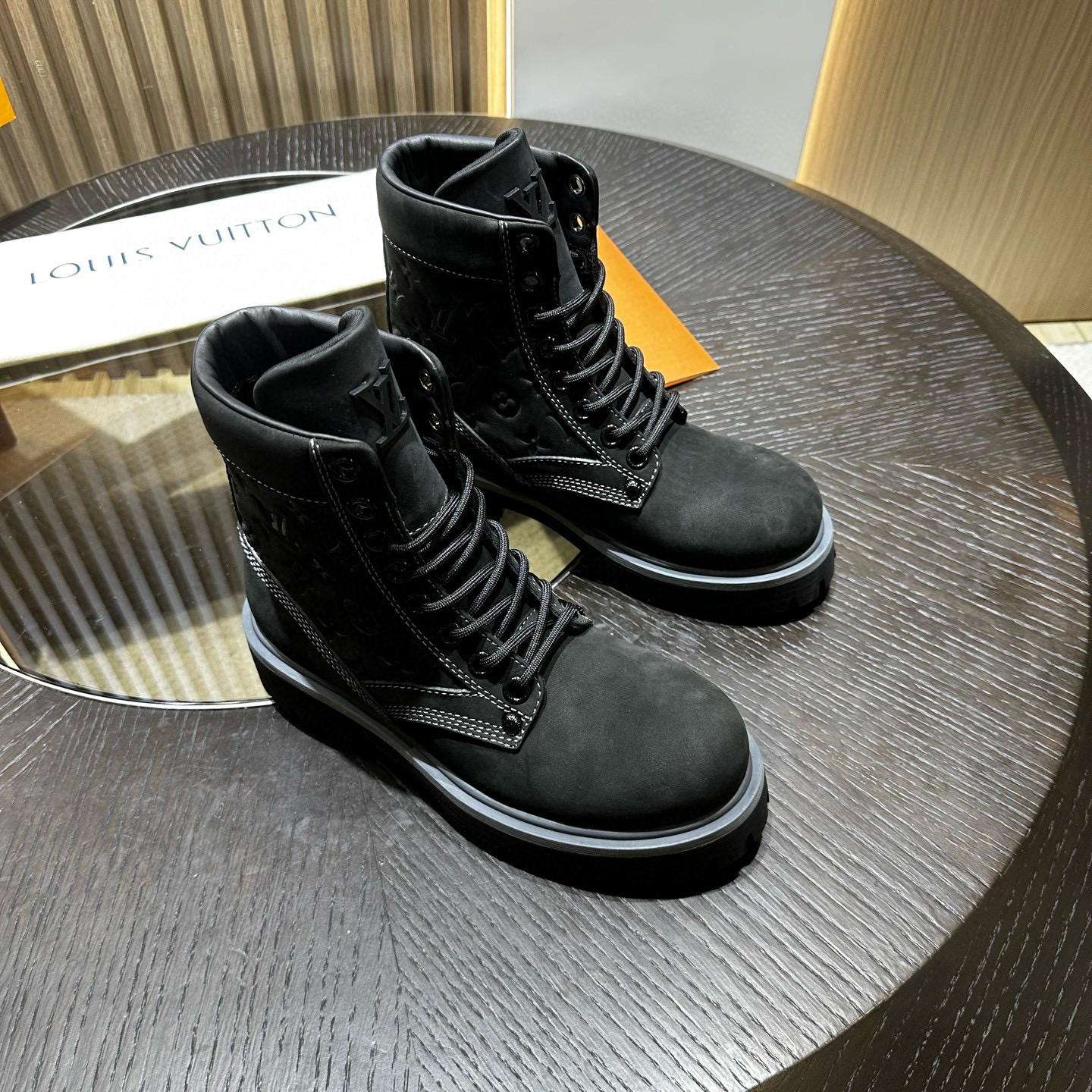 루이비통 Louis Vuitton Ranger 앵클 부츠