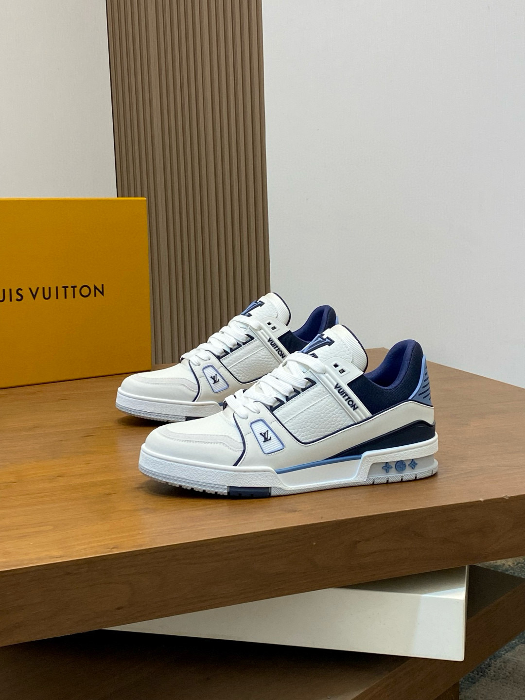 루이비통 Louis Vuitton Trainer 스니커즈