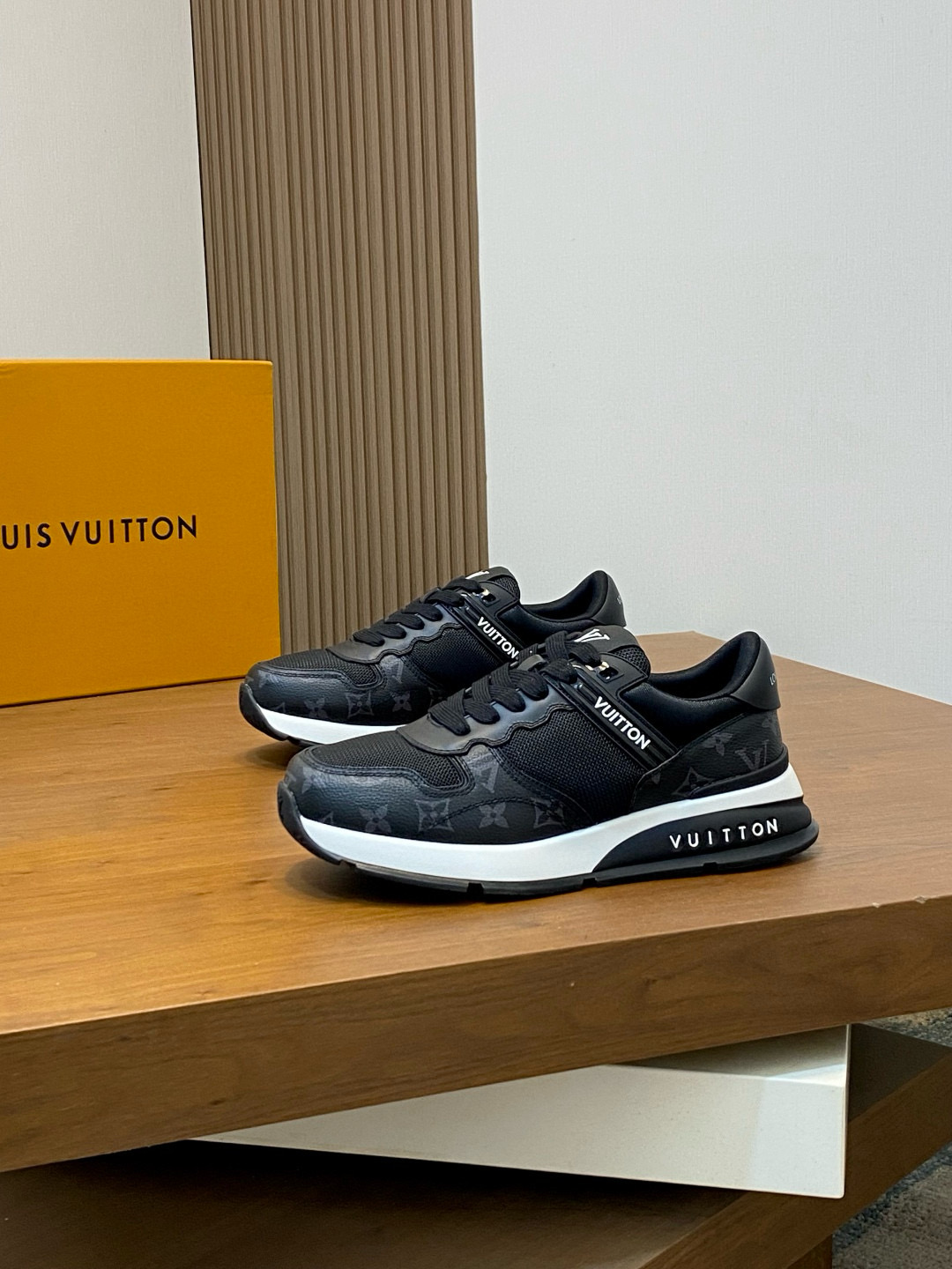루이비통 Louis Vuitton Trainer 스니커즈