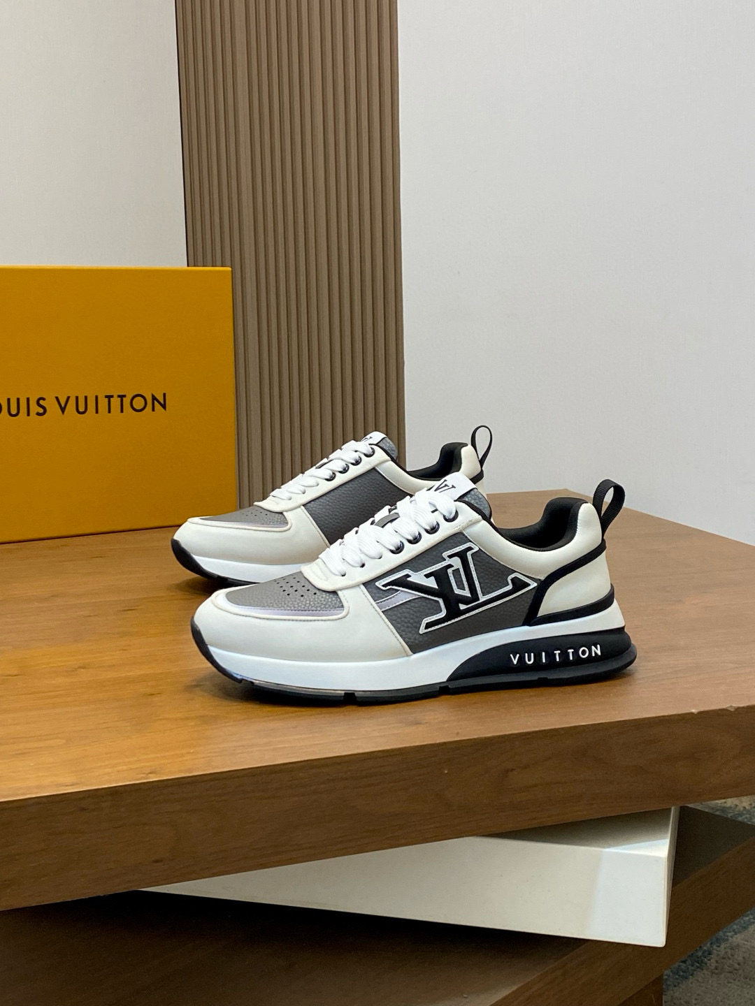 루이비통 Louis Vuitton Trainer 스니커즈
