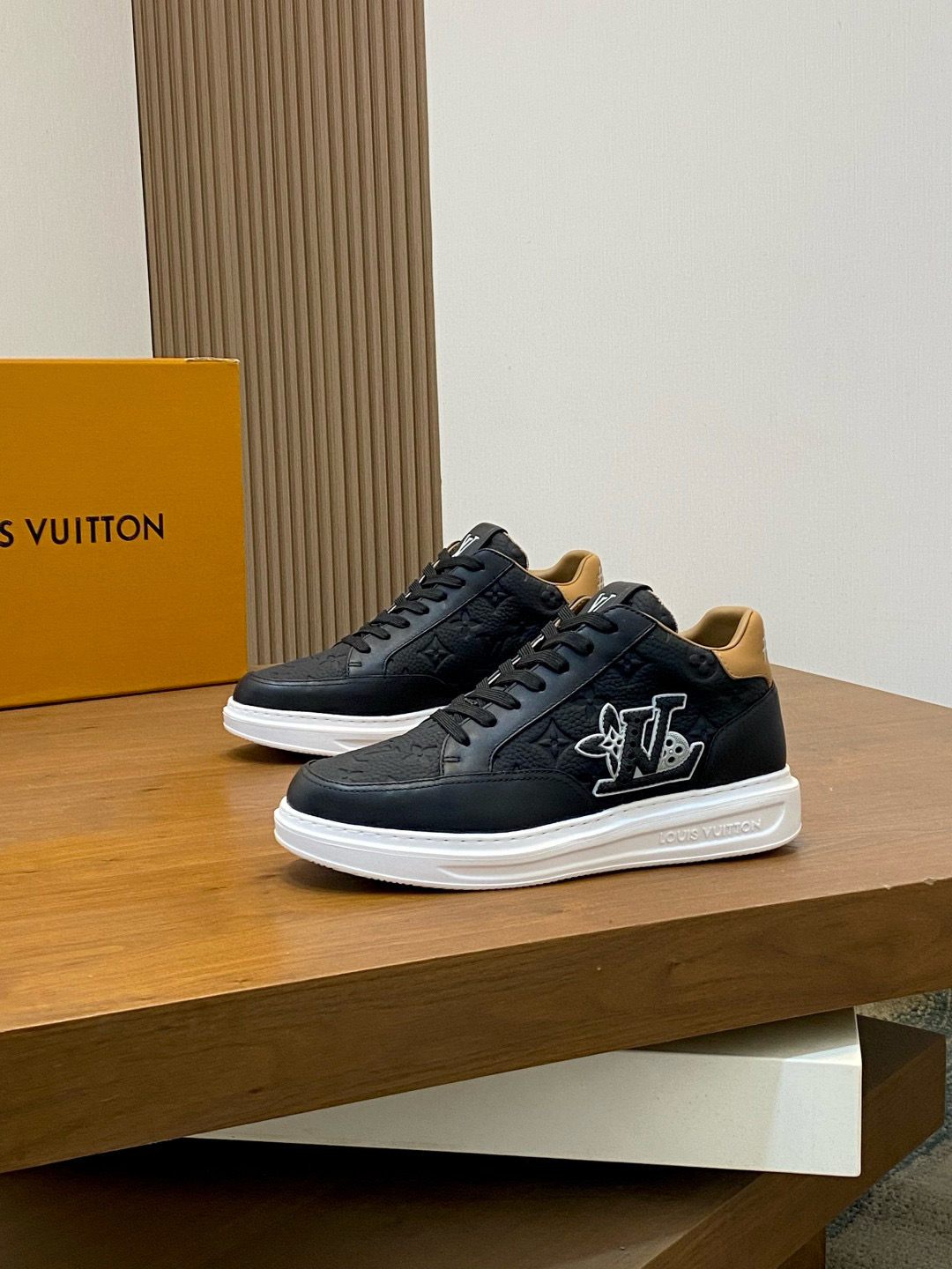 루이비통 Louis Vuitton 스니커즈