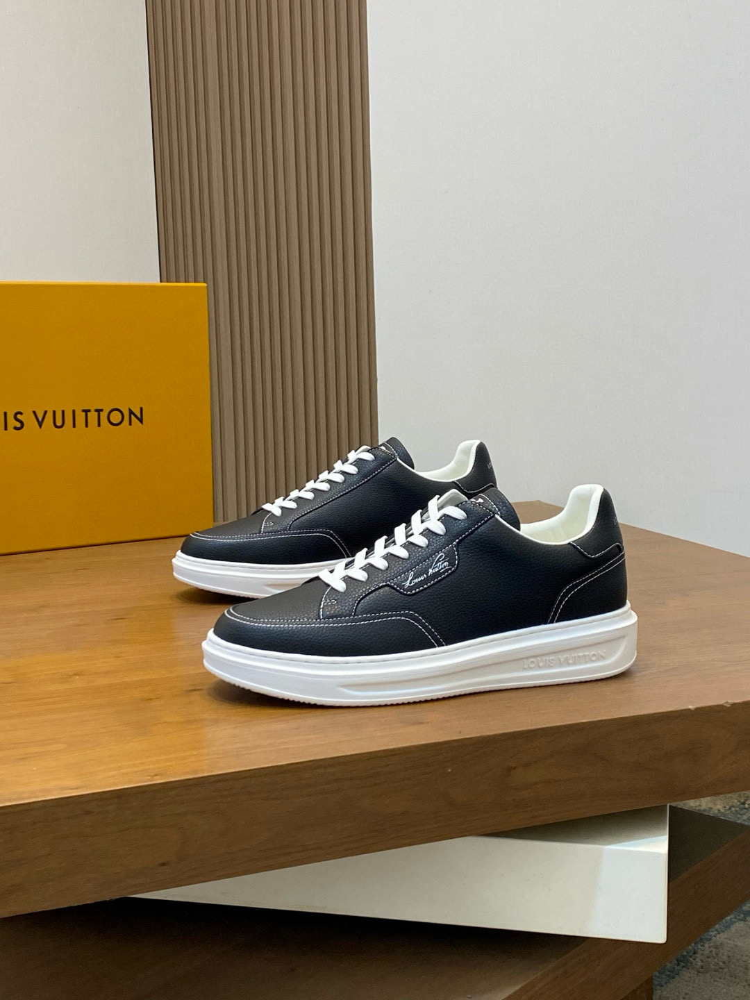 루이비통 Louis Vuitton 스니커즈