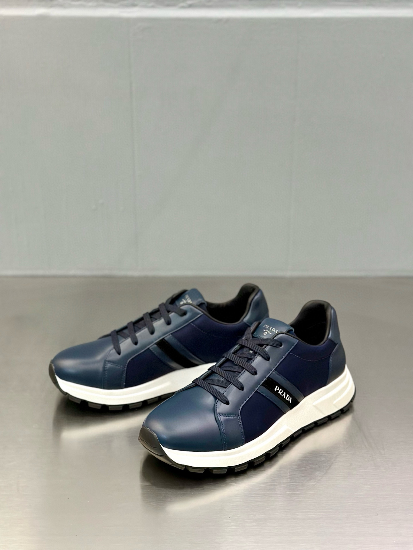 프라다 Prada 스니커즈