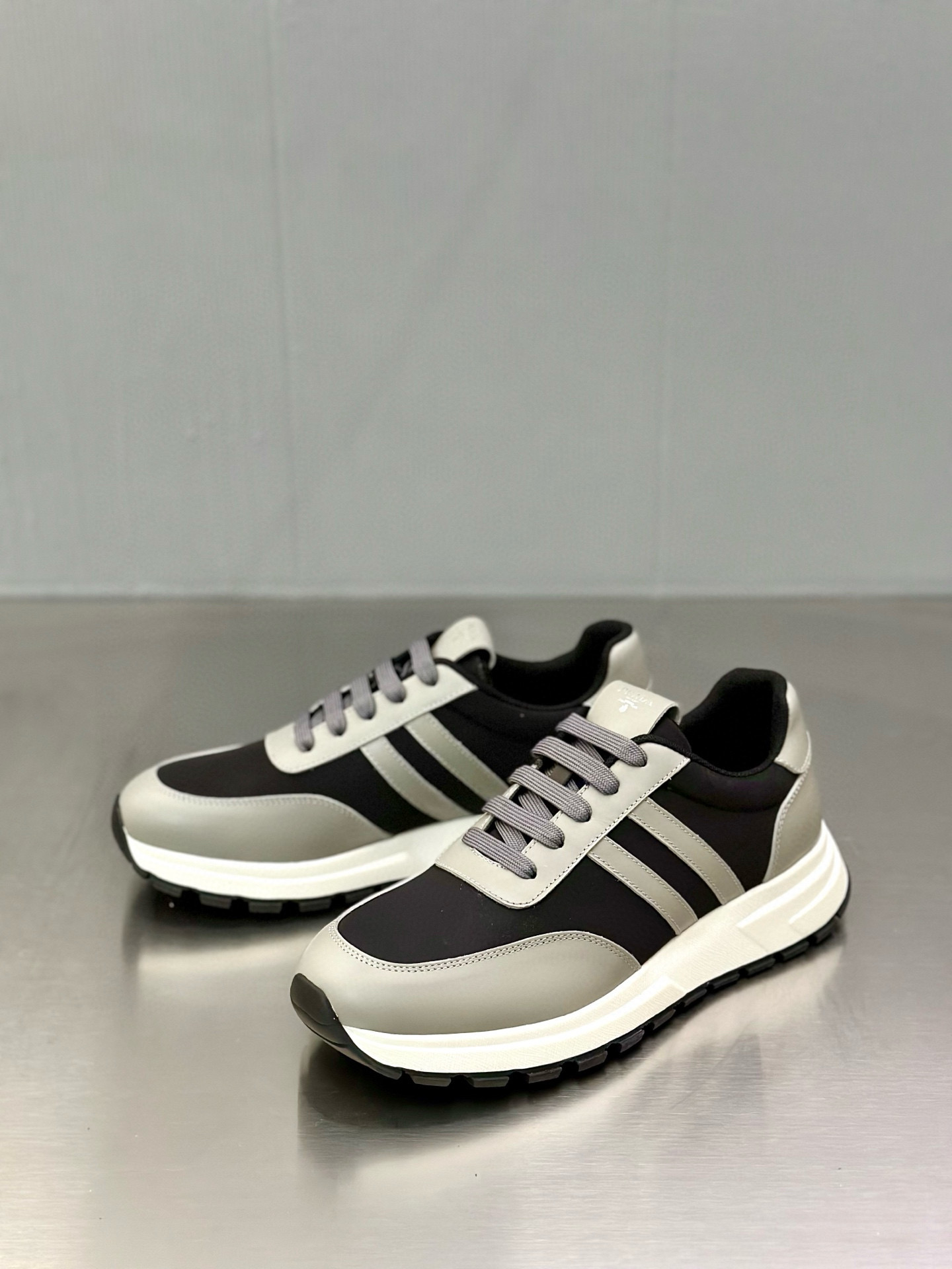 프라다 Prada 스니커즈