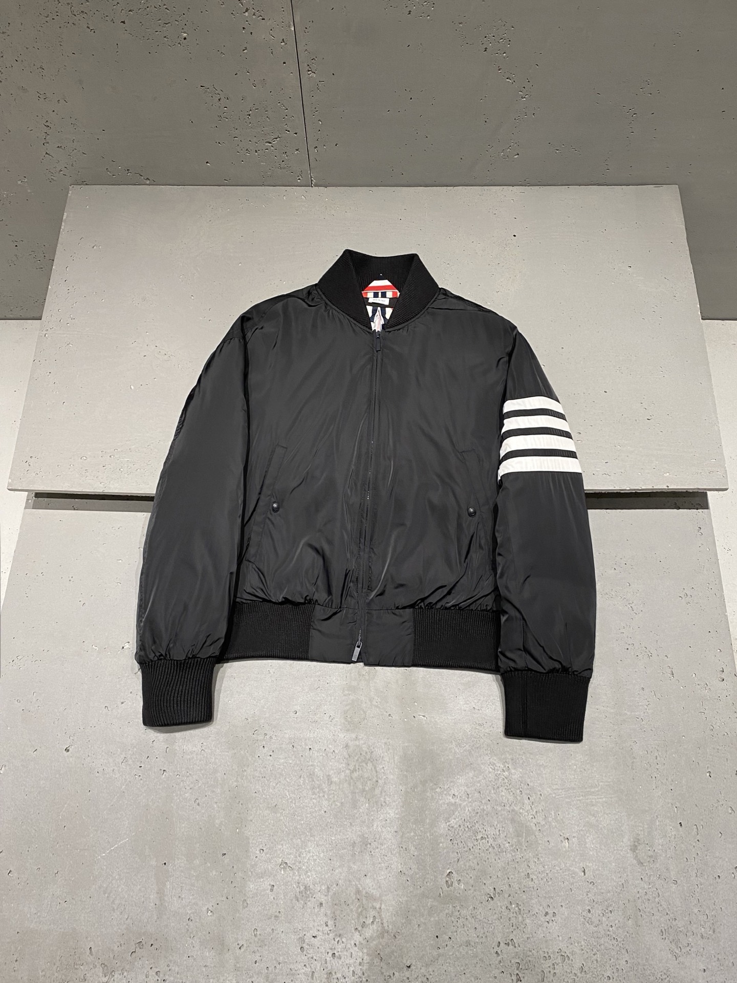 톰브라운 Thom Browne 다운재킷