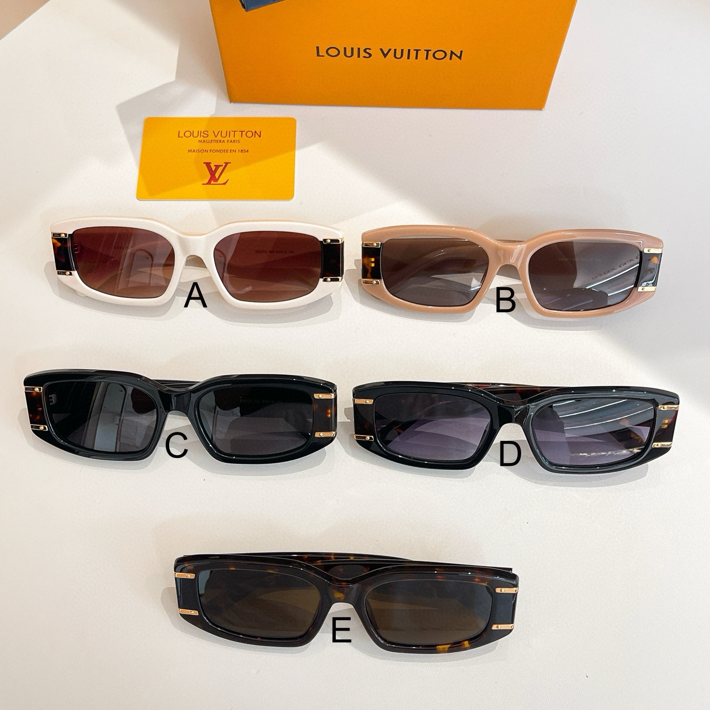 루이비통 Louis Vuitton Z2937U 54口18-145