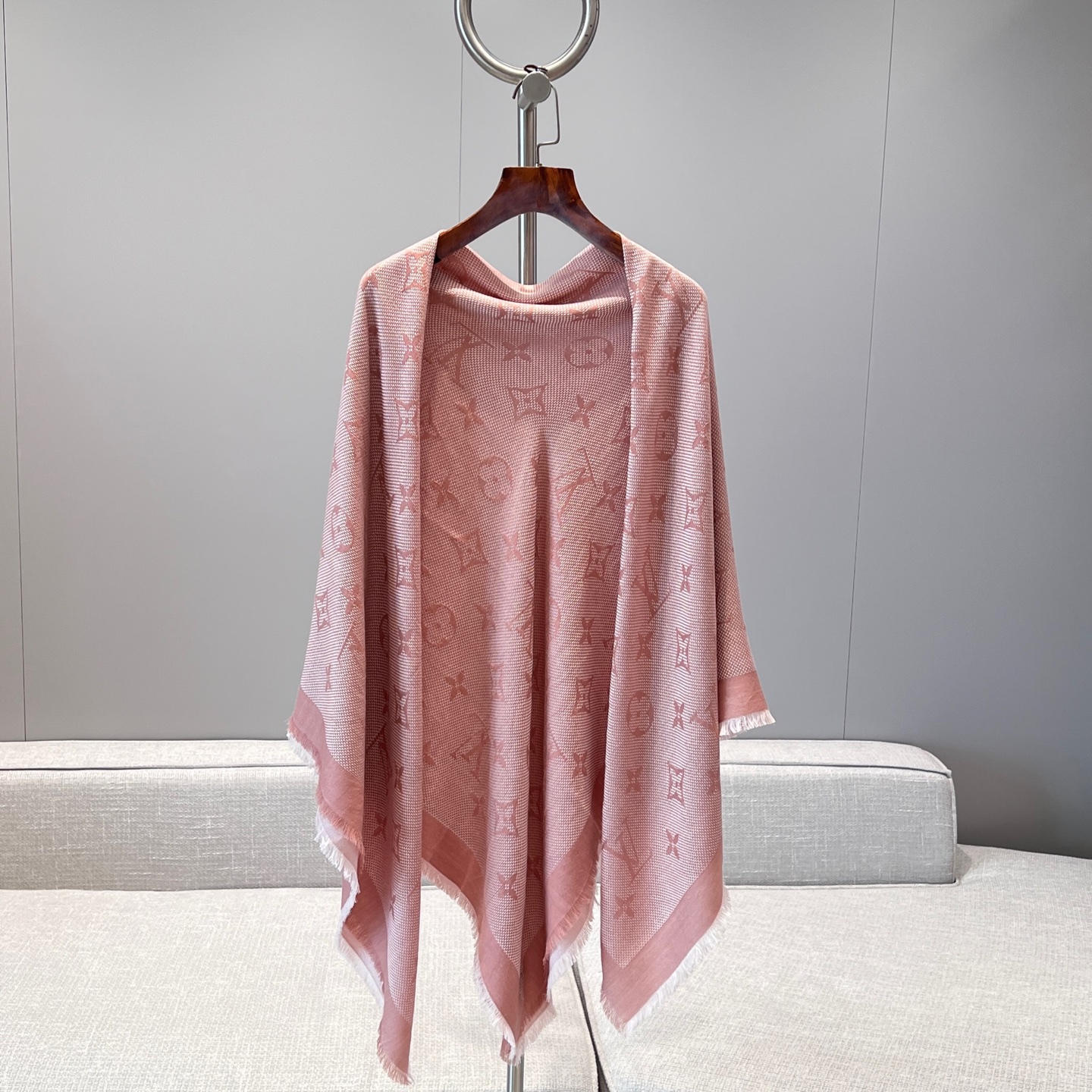 루이비통 Louis Vuitton M90837 Neo Natte Monogram Shawl S00 Rose Claire 140x140cm