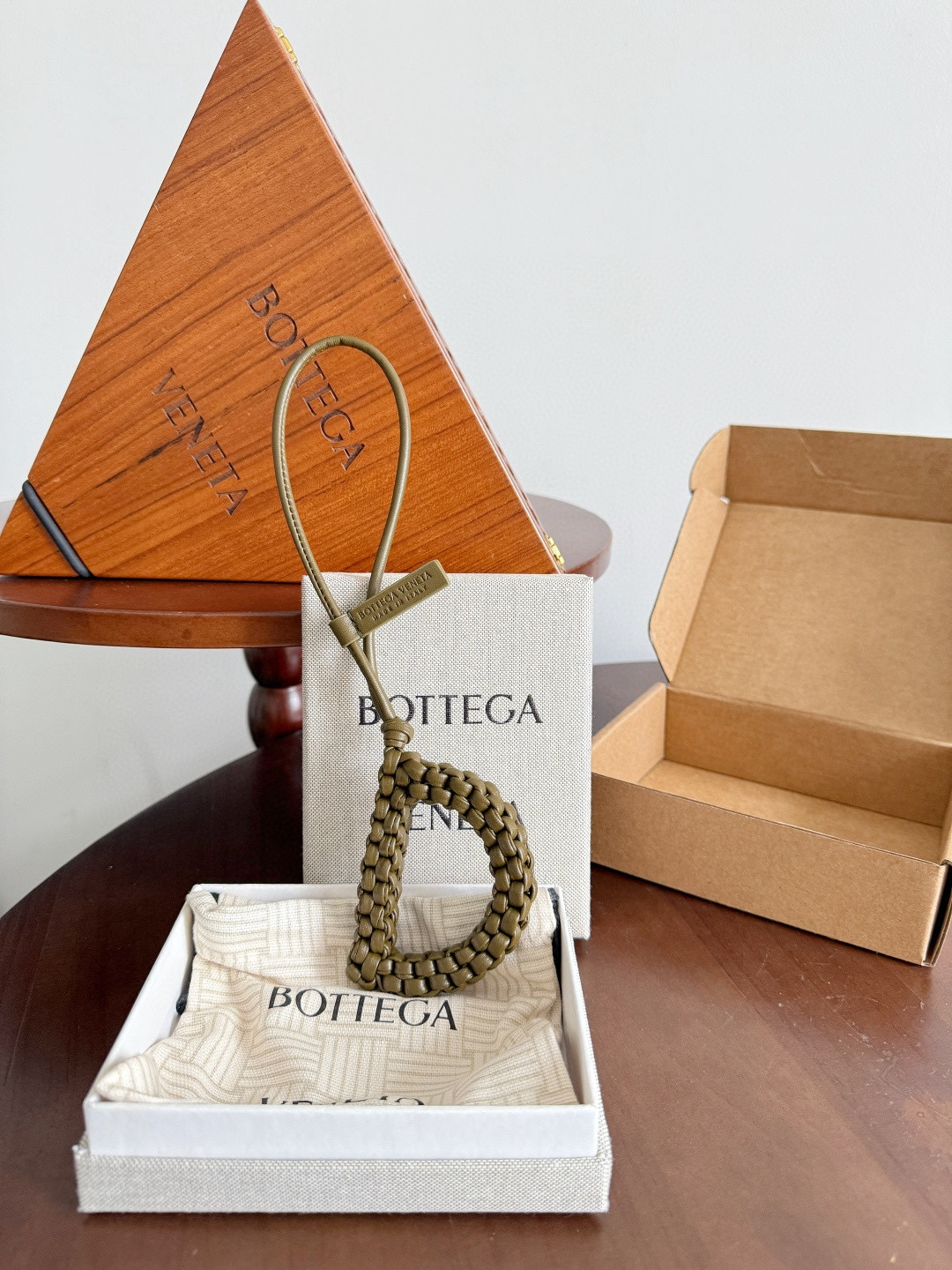 보테가베네타 Bottega Veneta 레터 D 참