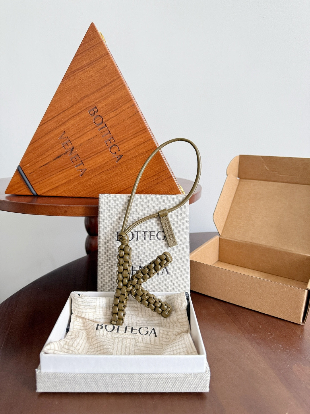 보테가베네타 Bottega Veneta 레터 K 참