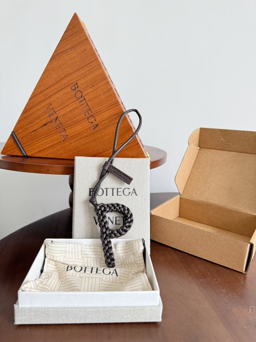 보테가베네타 Bottega Veneta 레터 P 참