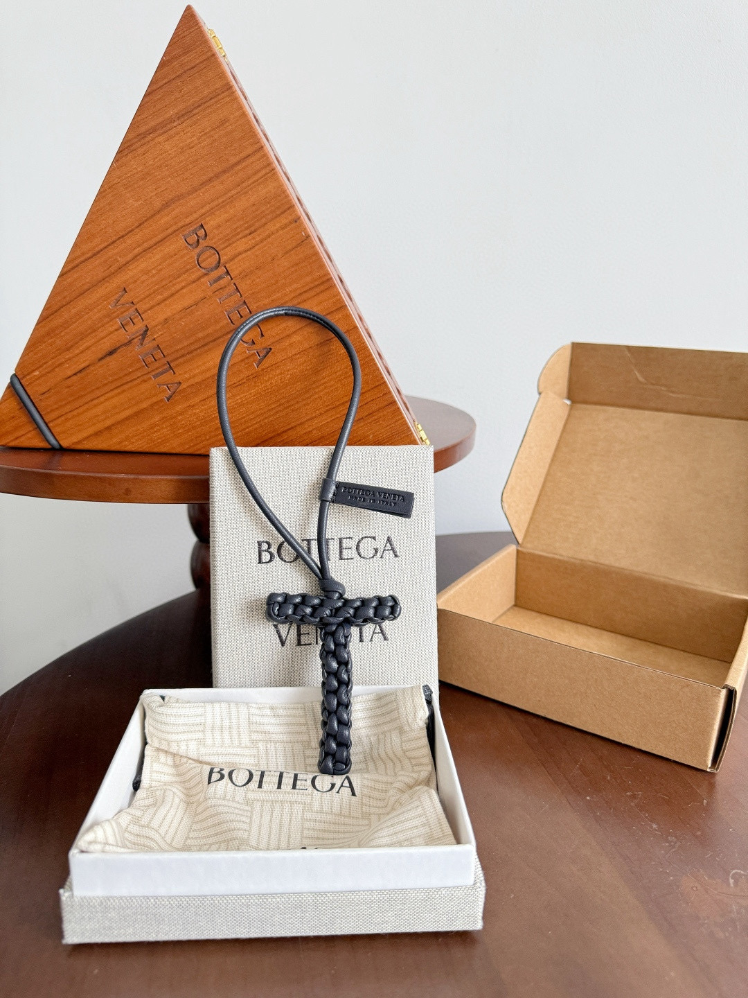 보테가베네타 Bottega Veneta 레터 T 참