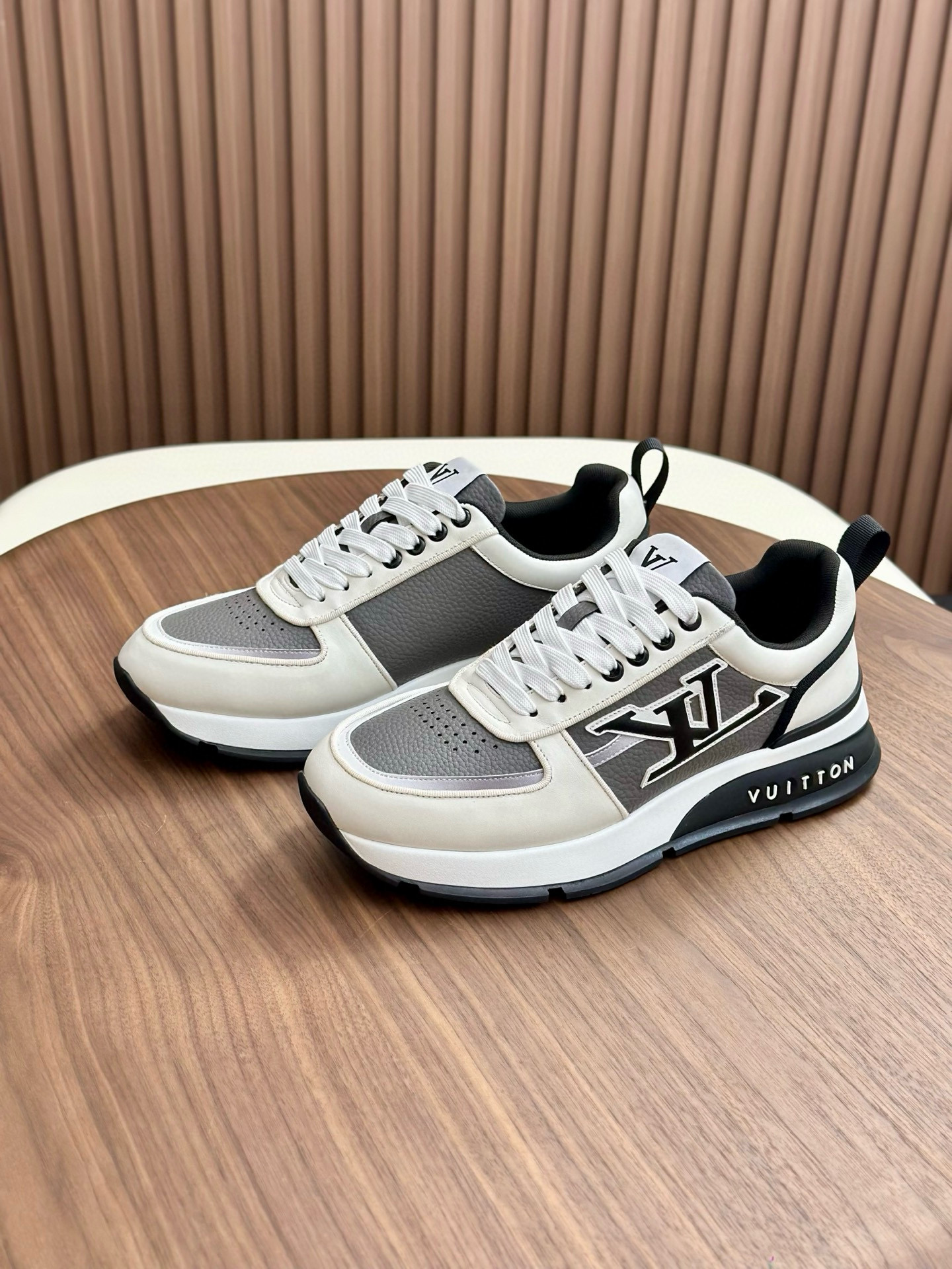 루이비통 Louis Vuitton 스니커즈