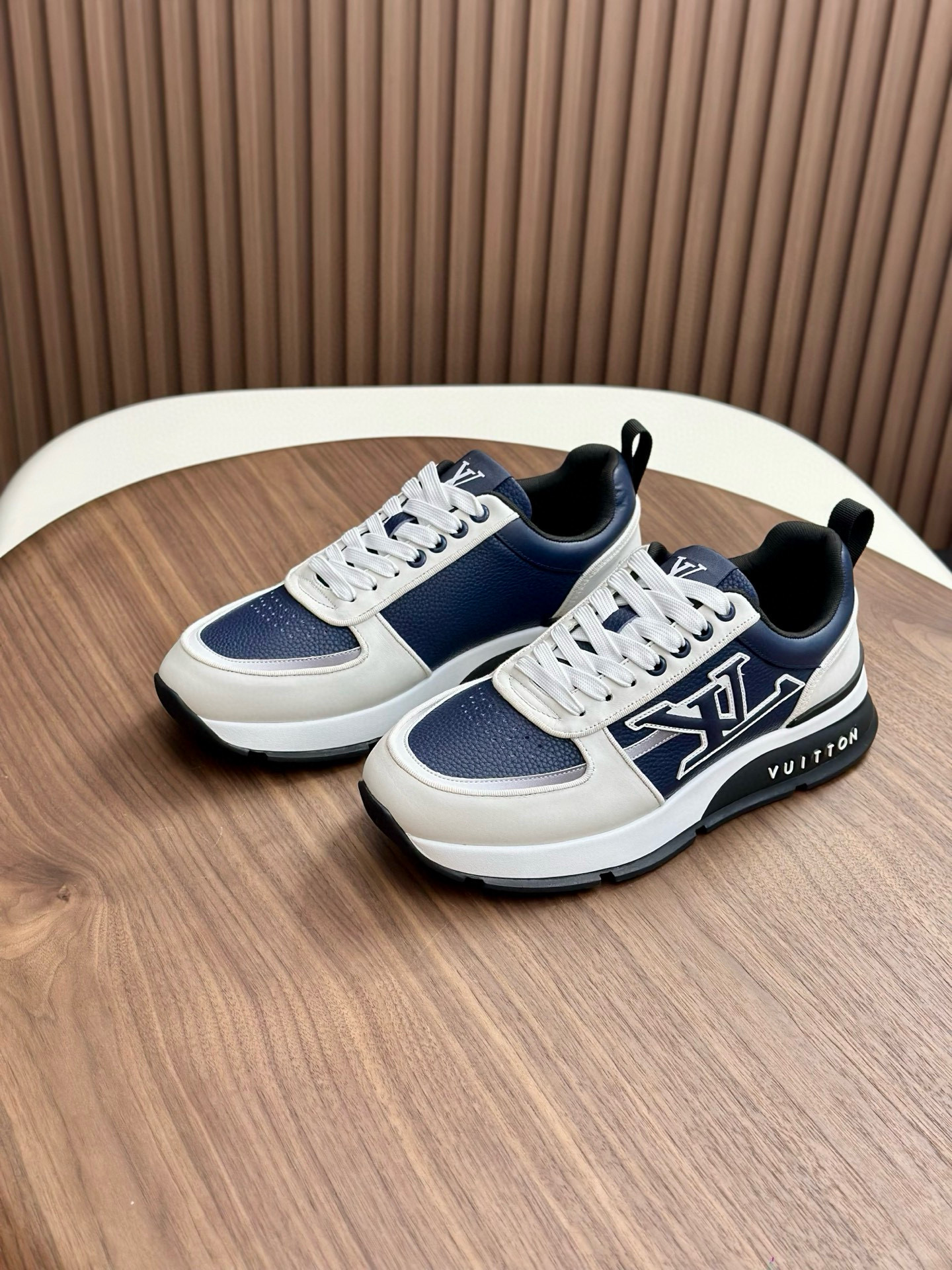 루이비통 Louis Vuitton 스니커즈