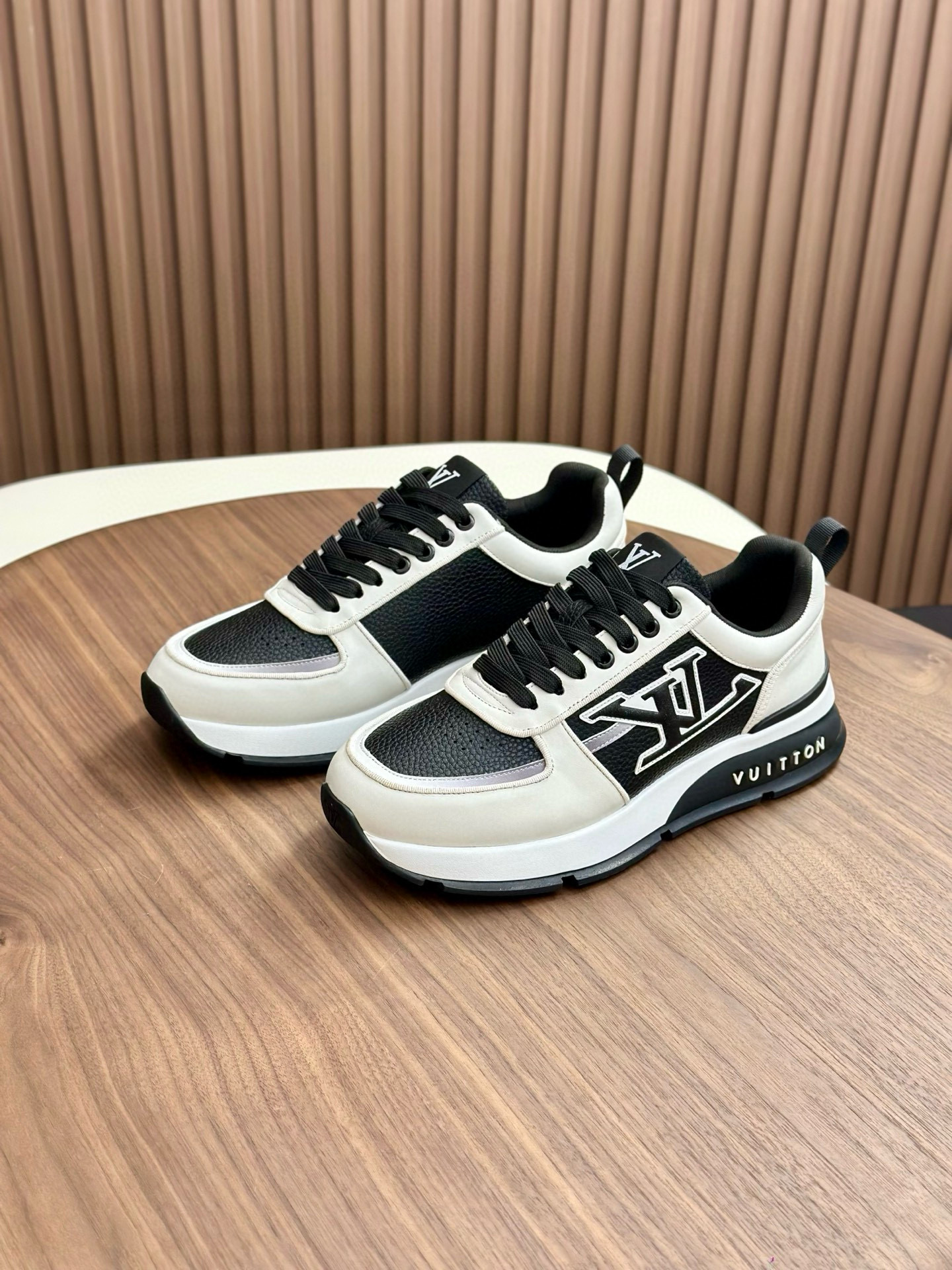 루이비통 Louis Vuitton 스니커즈