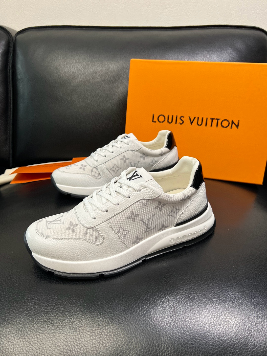 루이비통 Louis Vuitton 스니커즈