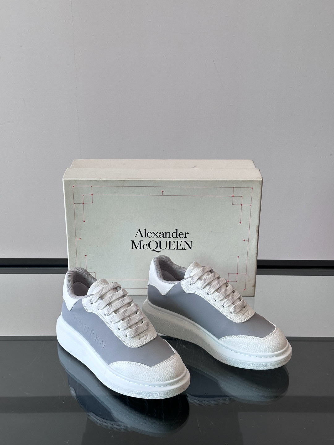Alexander McQueen 스니커즈