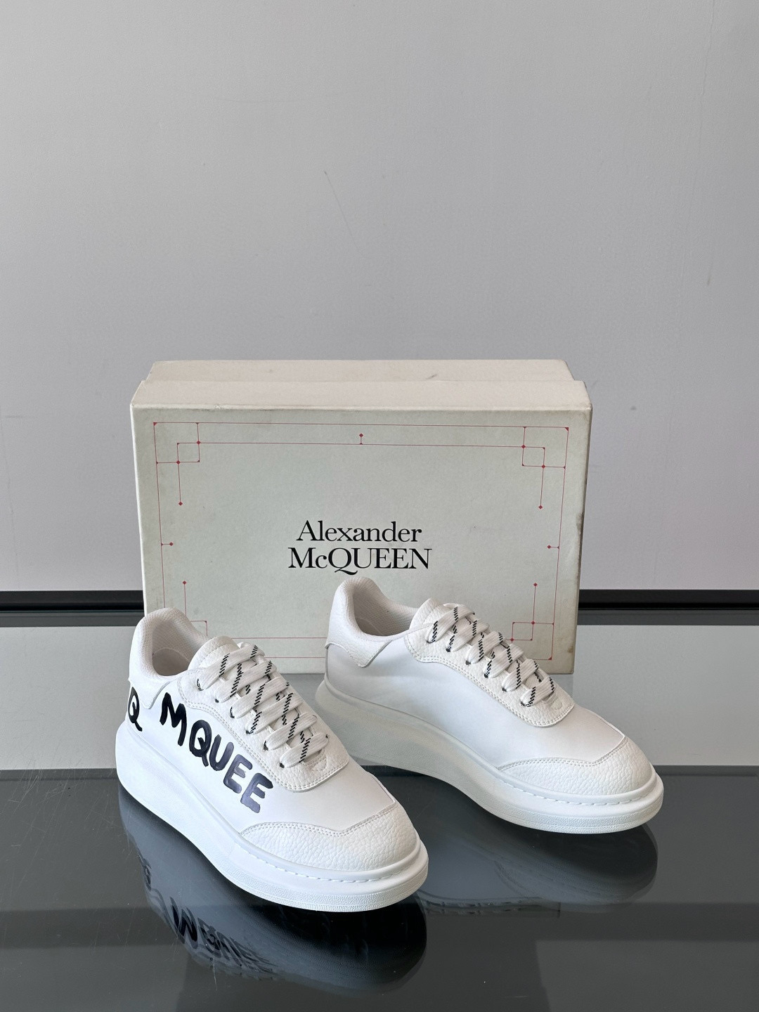 Alexander McQueen 스니커즈 White