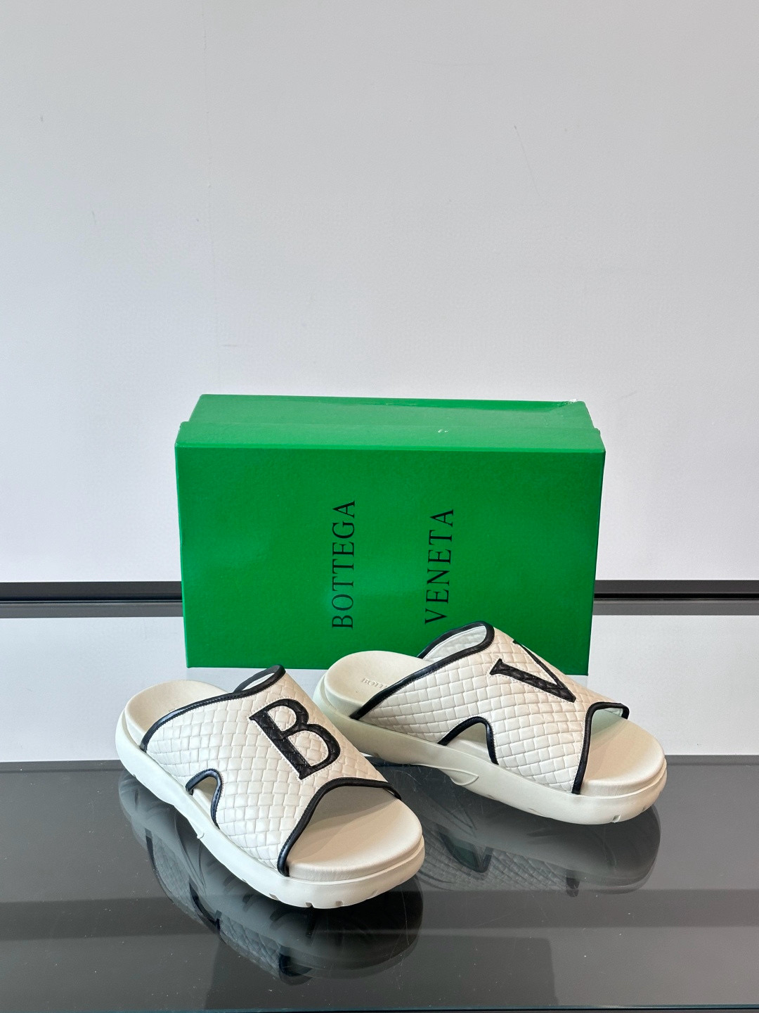 보테가 베네타 Bottega Veneta 슬리퍼