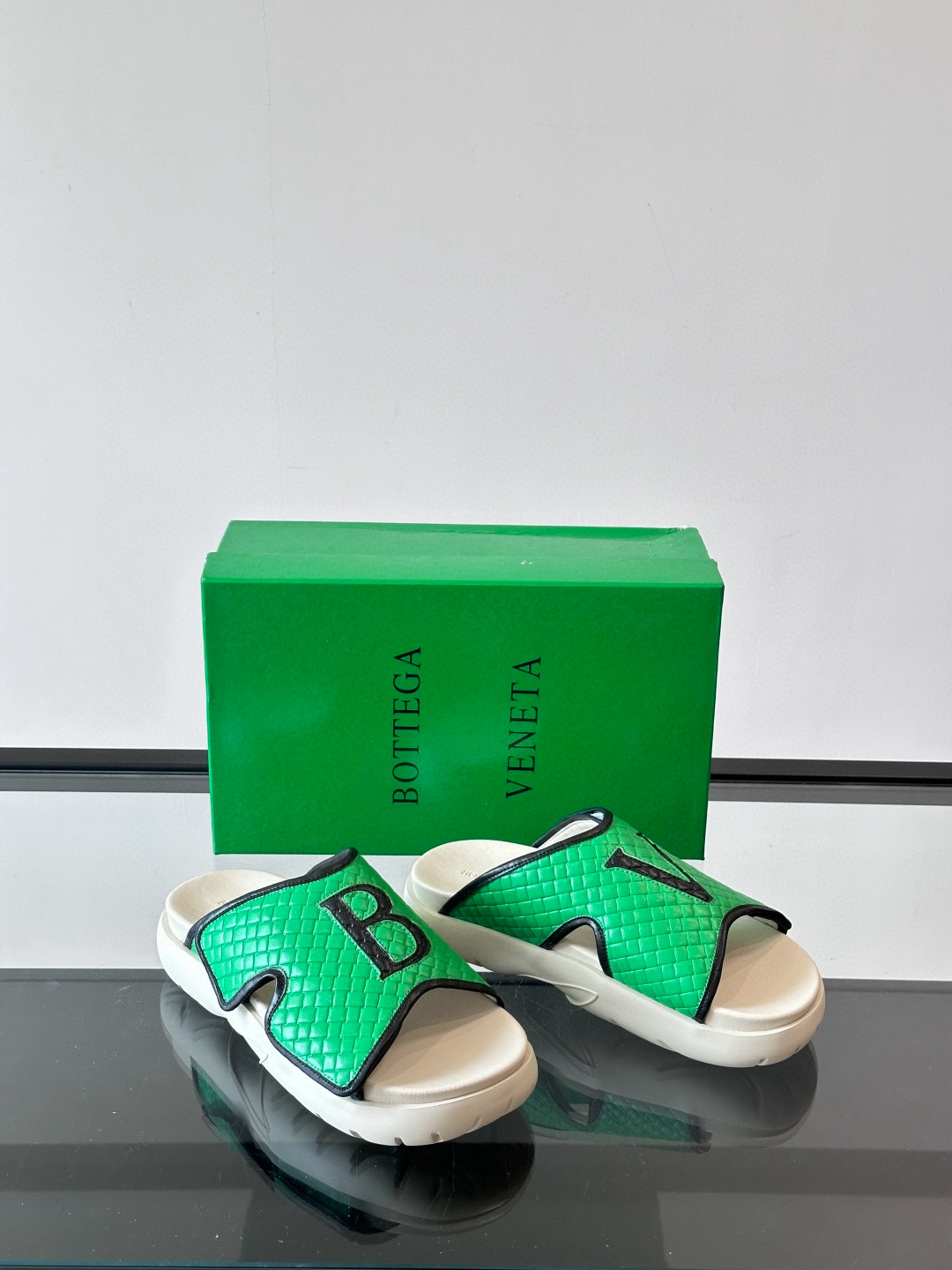 보테가 베네타 Bottega Veneta 슬리퍼