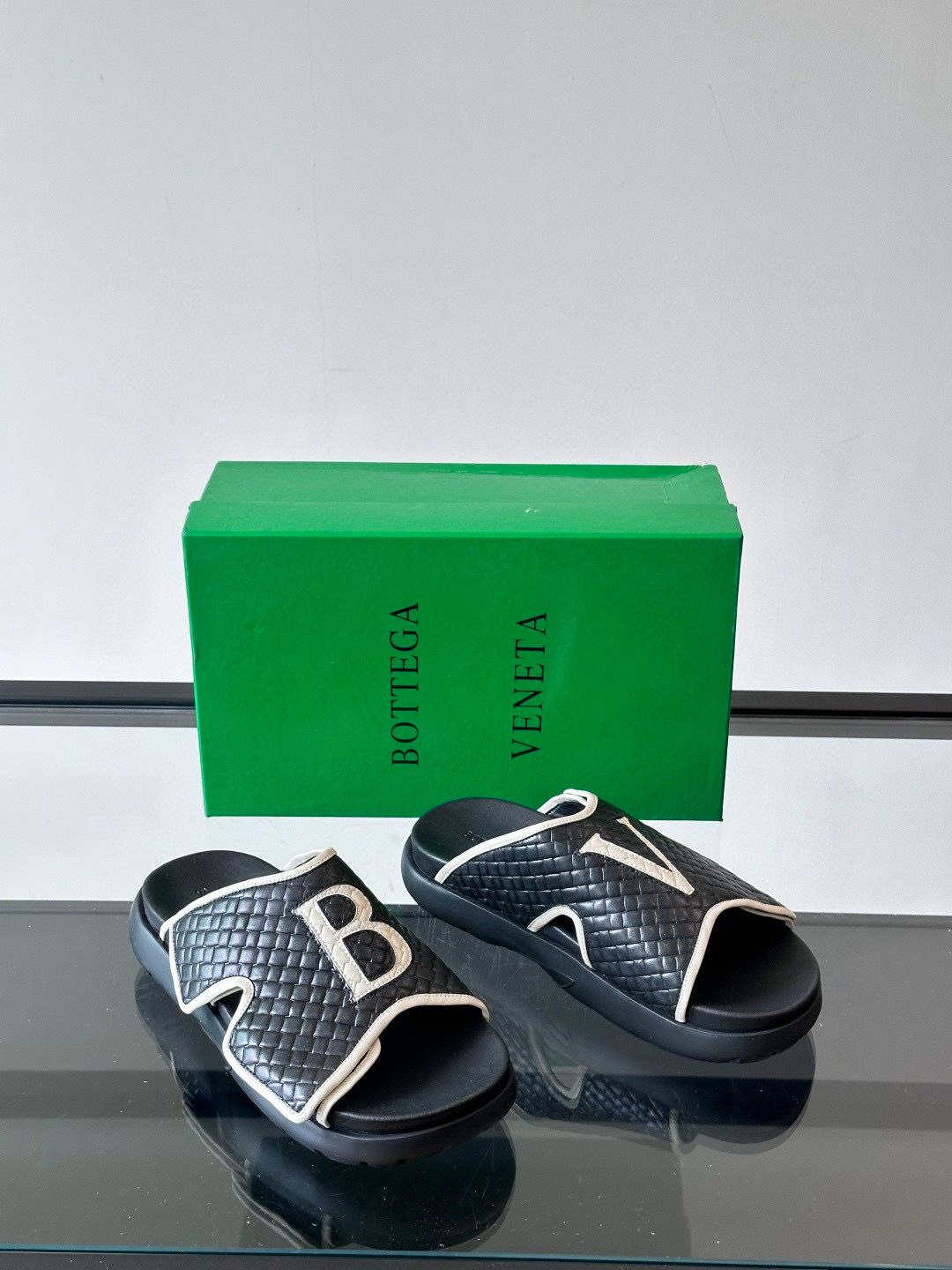 보테가 베네타 Bottega Veneta 슬리퍼