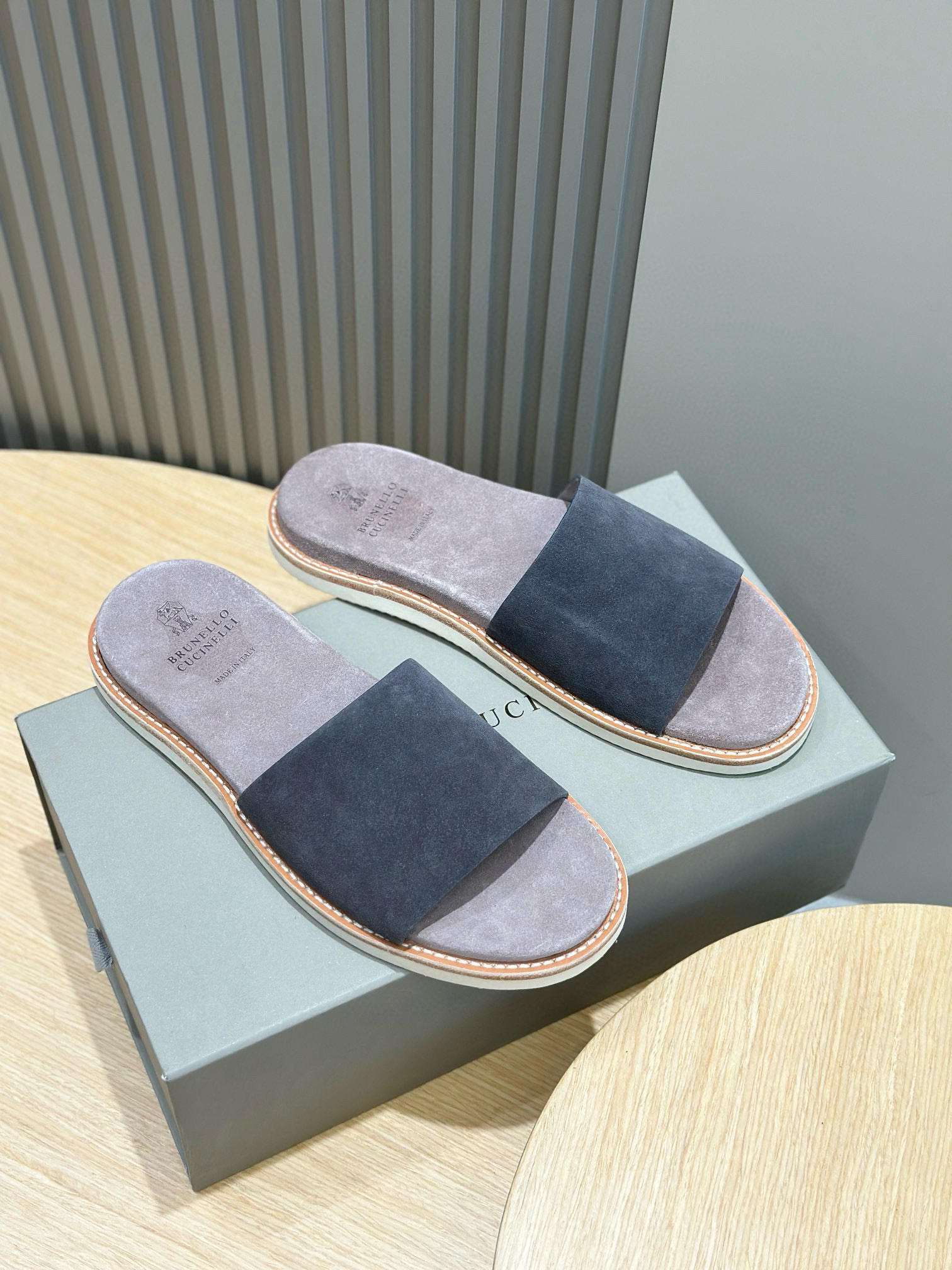 브루넬로 쿠치넬리 Brunello Cucinelli 슬리퍼