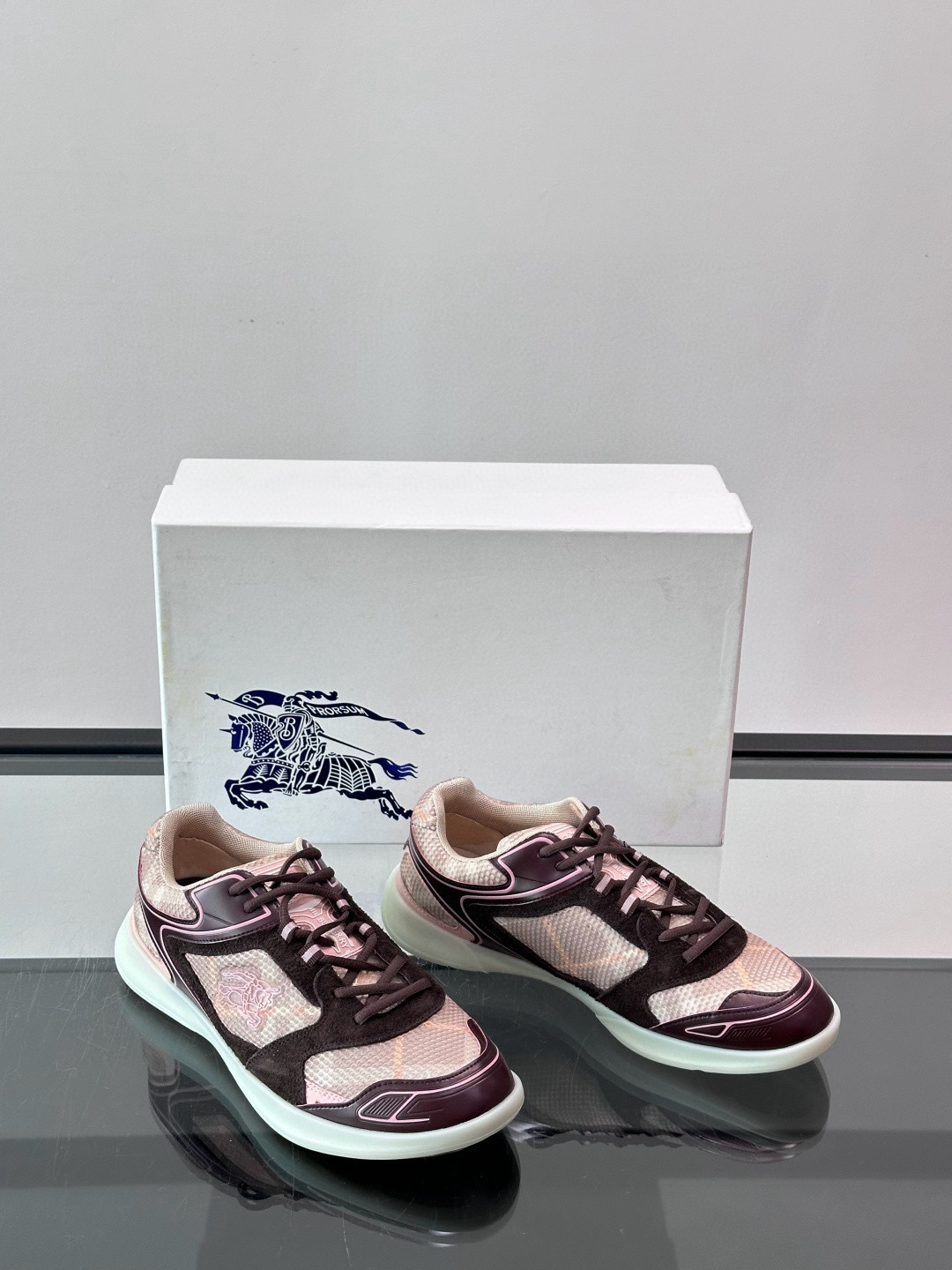 버버리 Burberry Matrix 스니커즈