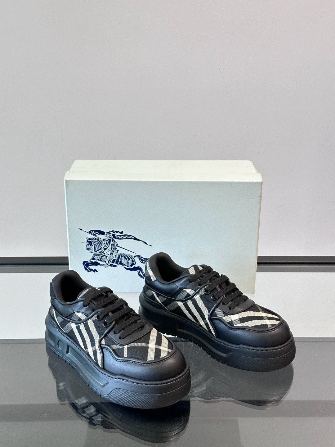 버버리 Burberry 스니커즈