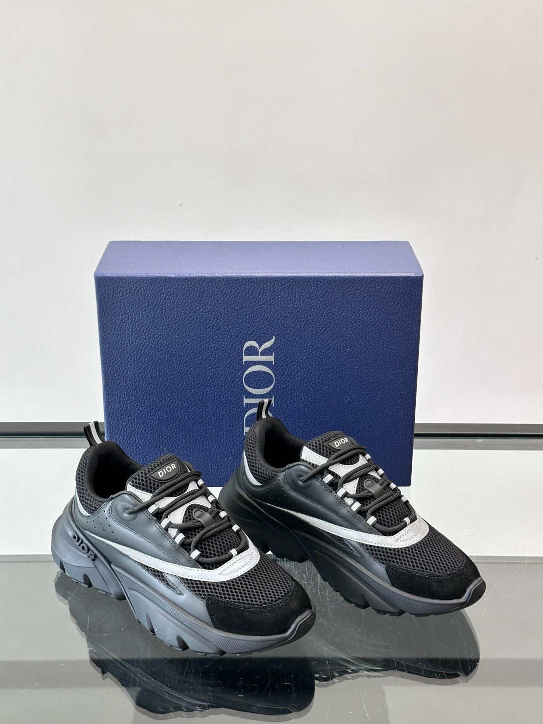 디올 Dior B22 스니커즈