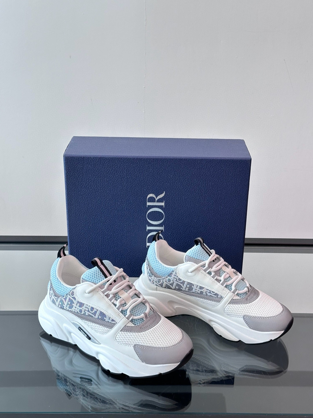 디올 Dior B22 스니커즈