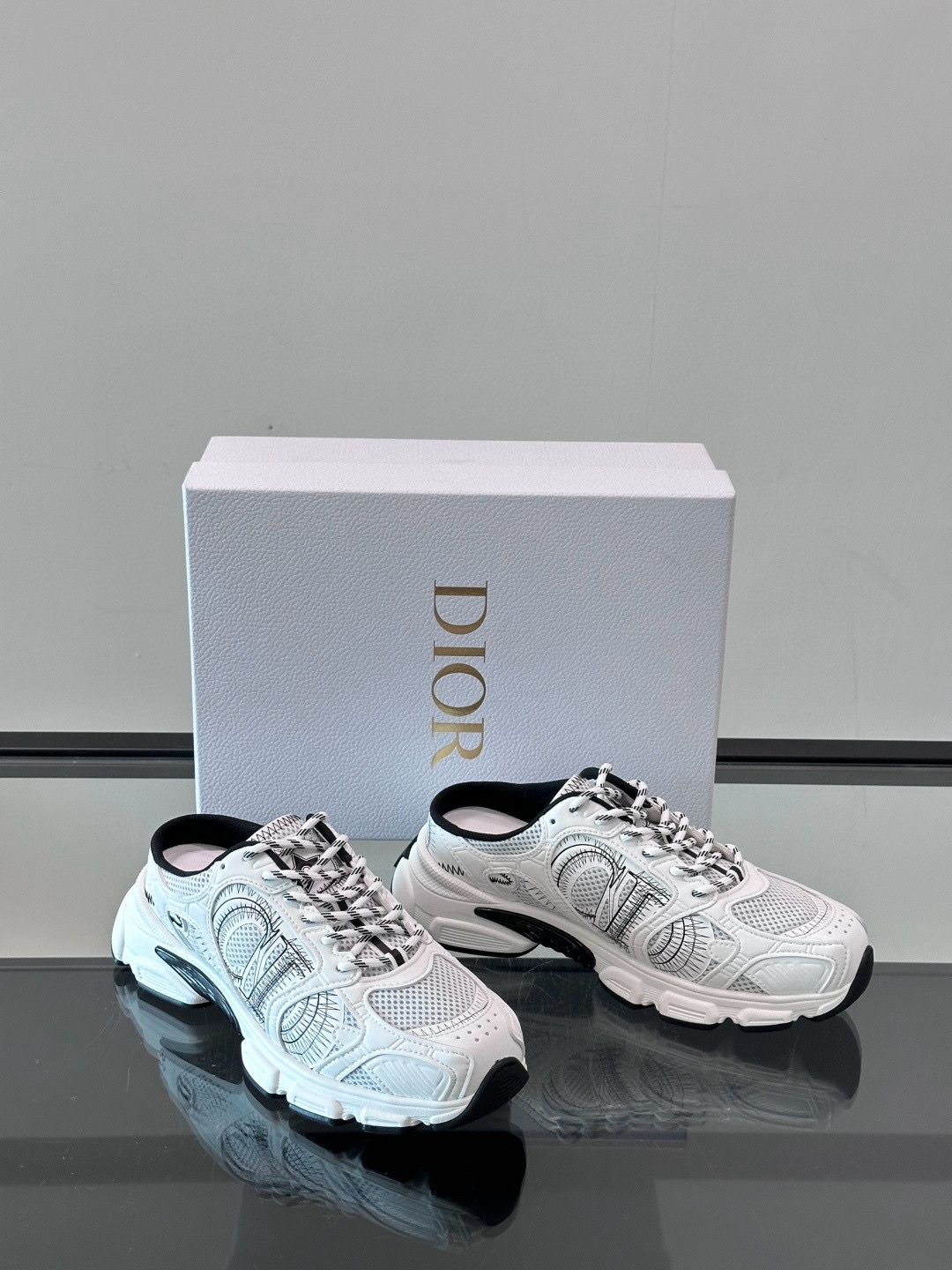 디올 Dior Chrono 스니커즈