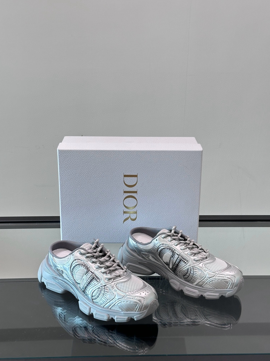 디올 Dior Chrono 스니커즈