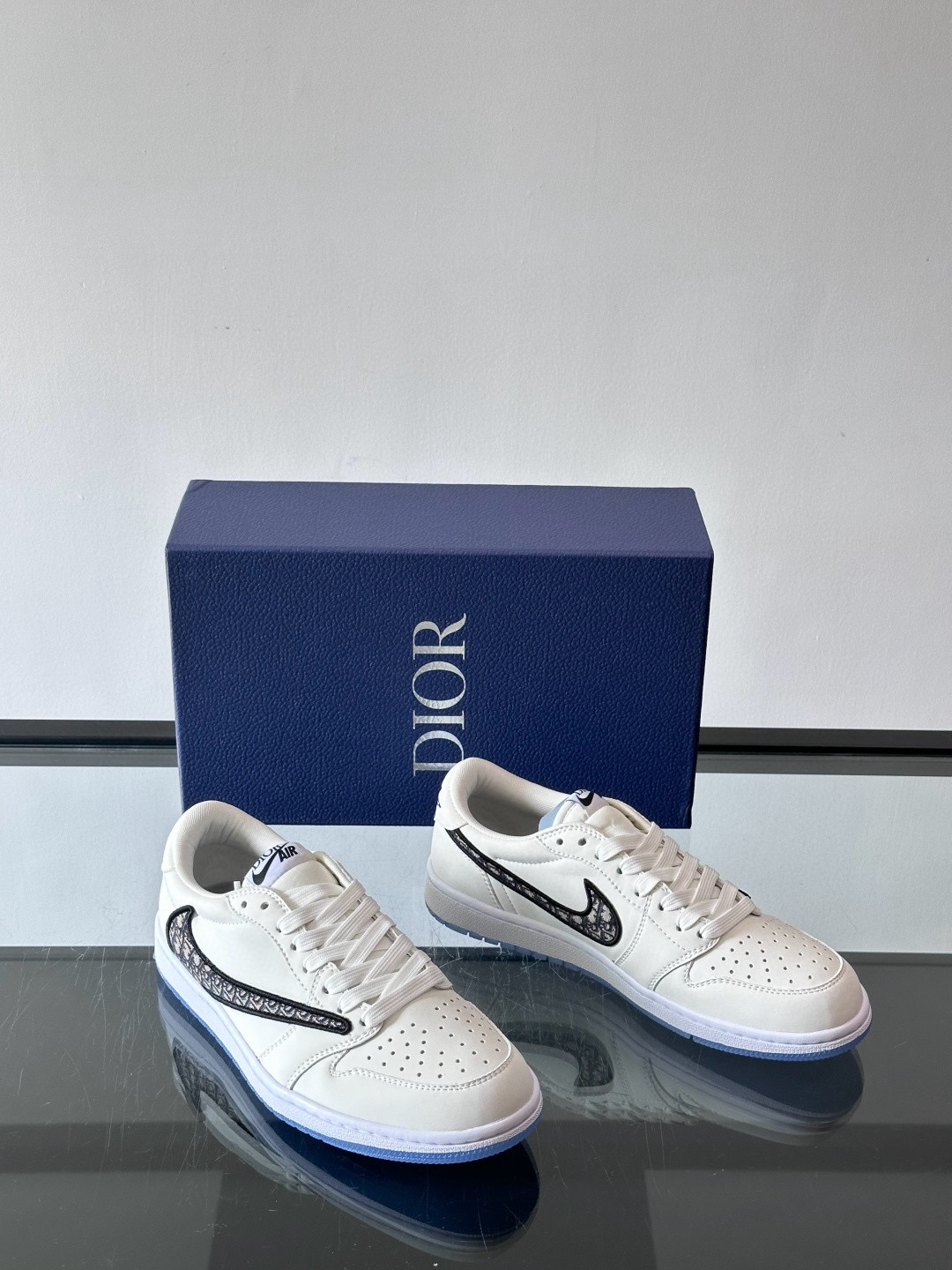 디올 Dior x Nike 스니커즈