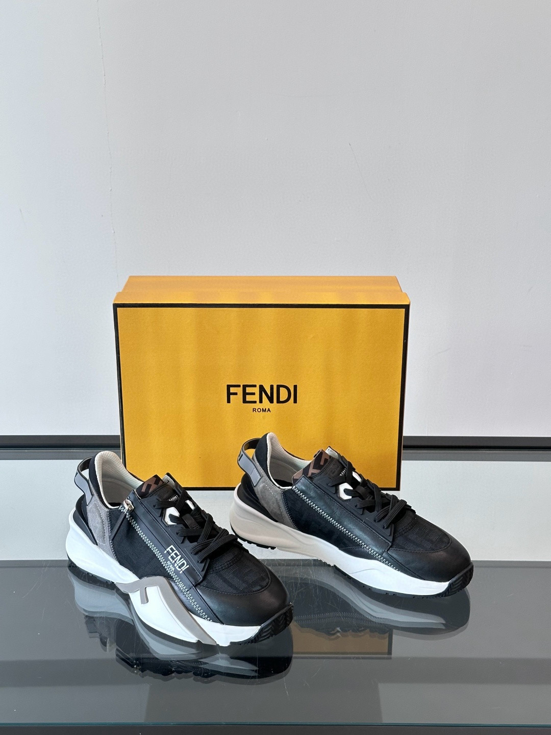펜디 Fendi Flow 스니커즈
