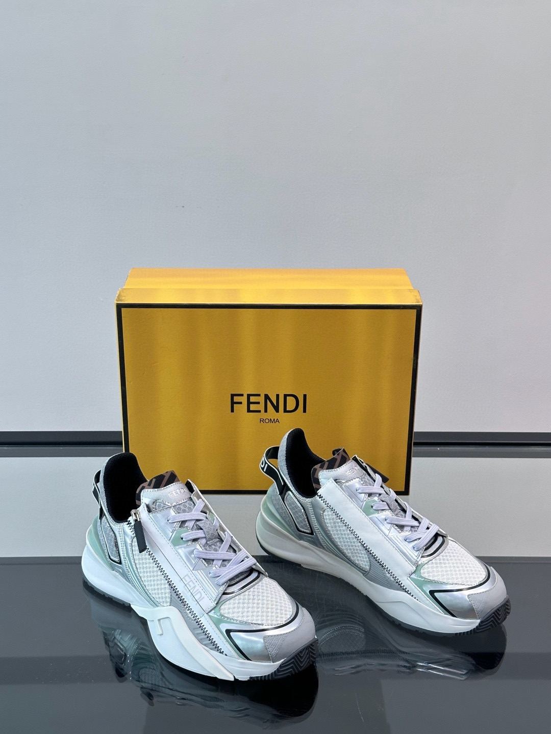 펜디 Fendi Flow 스니커즈