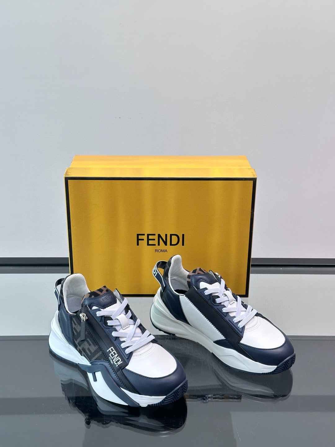 펜디 Fendi Flow 스니커즈