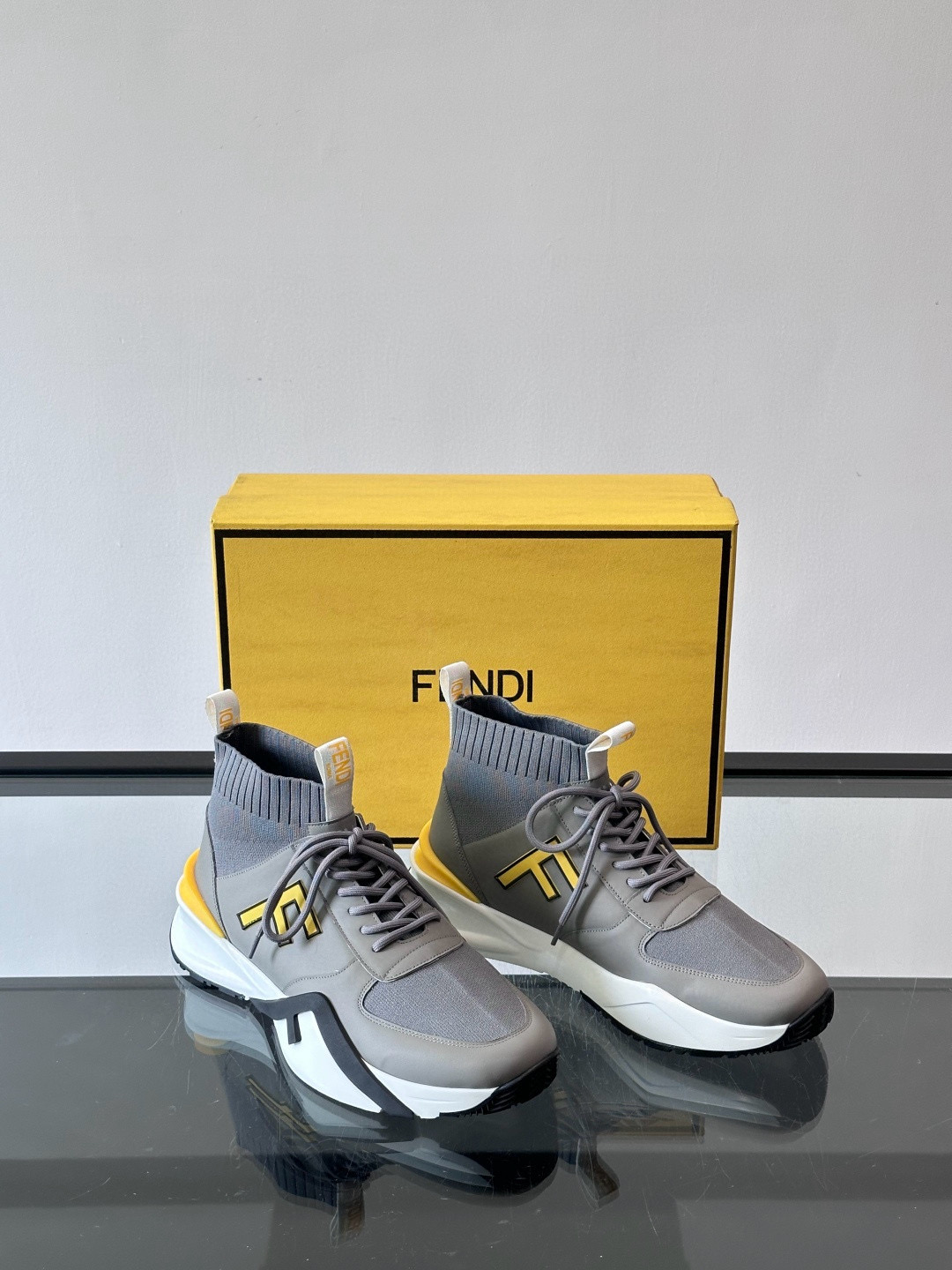 펜디 Fendi Flow 스니커즈