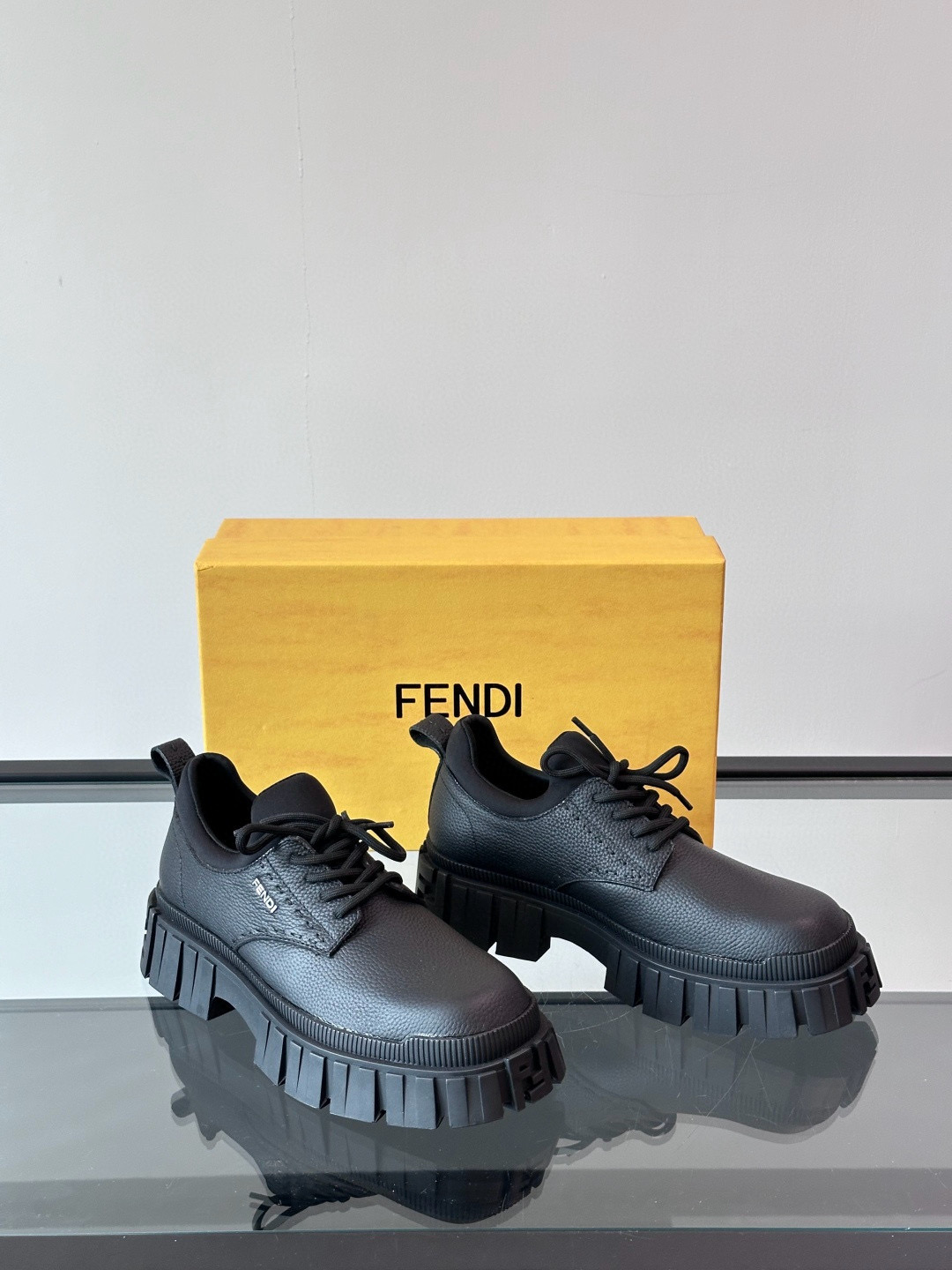 펜디 Fendi Force 스니커즈