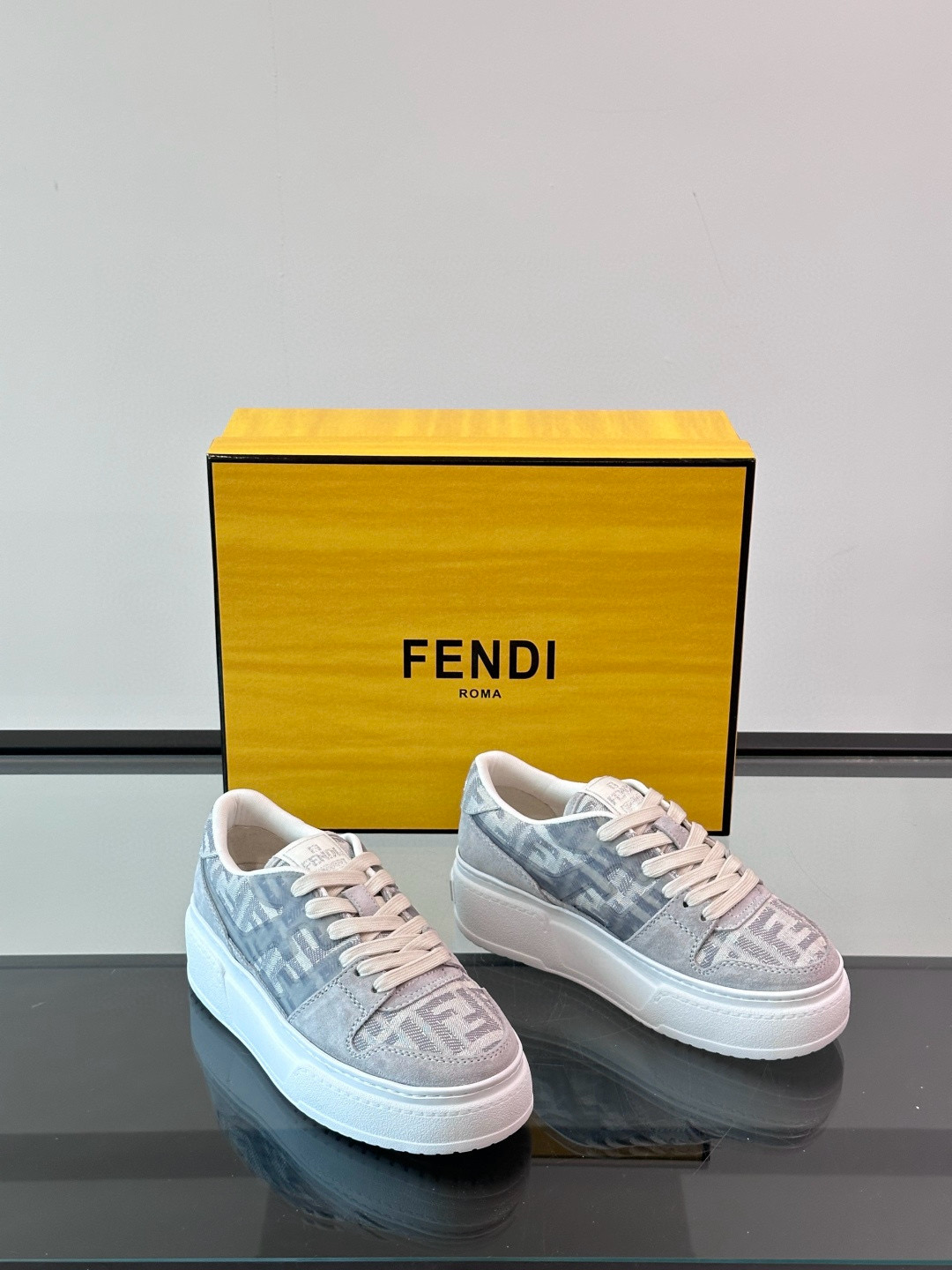 펜디 Fendi 스니커즈