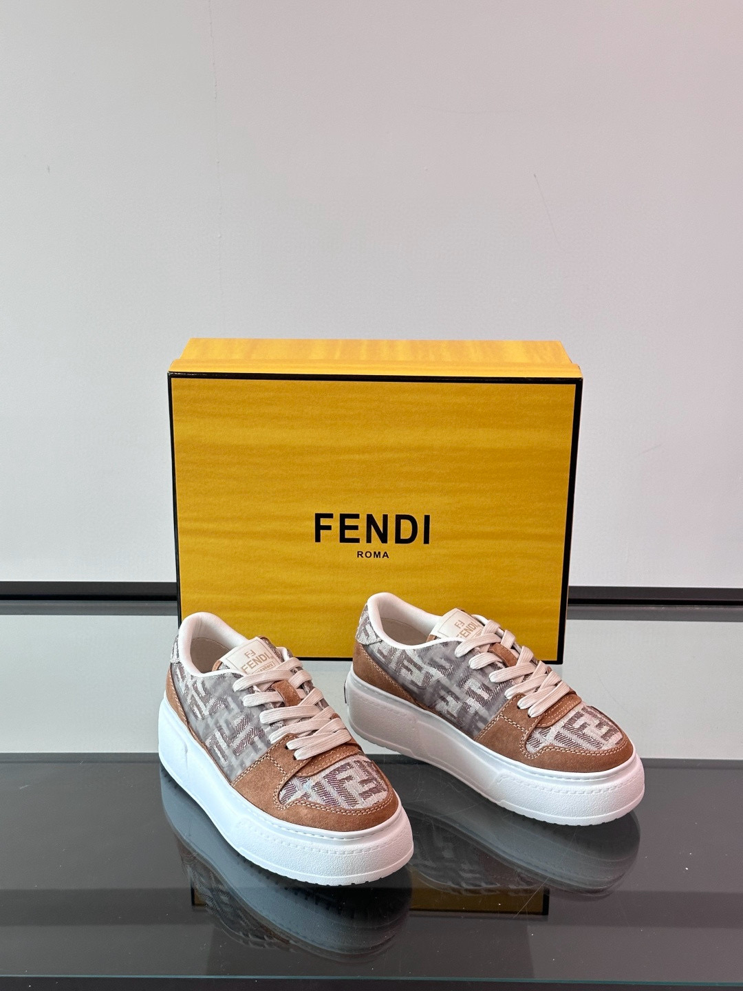 펜디 Fendi 스니커즈