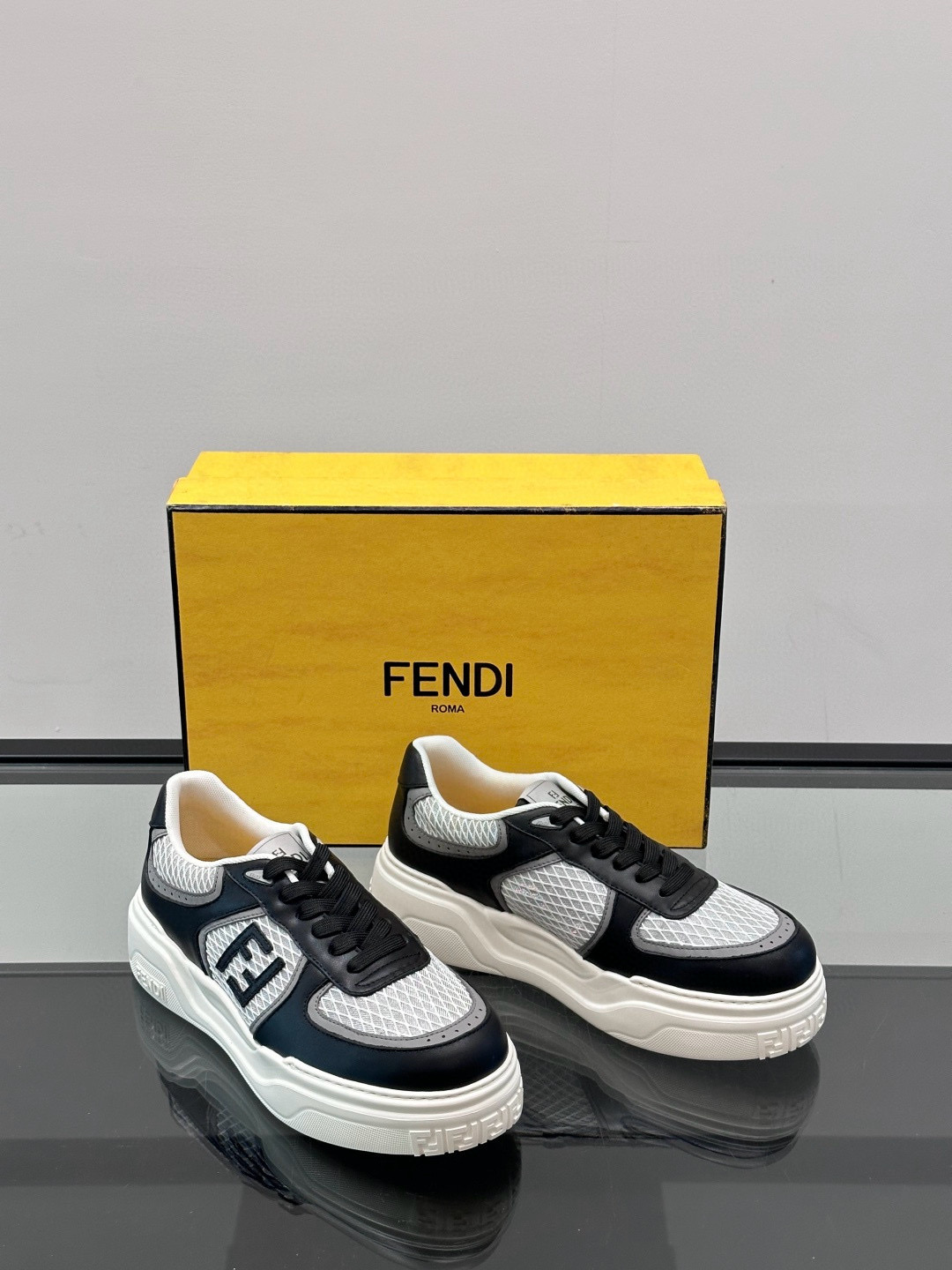 펜디 Fendi 스니커즈
