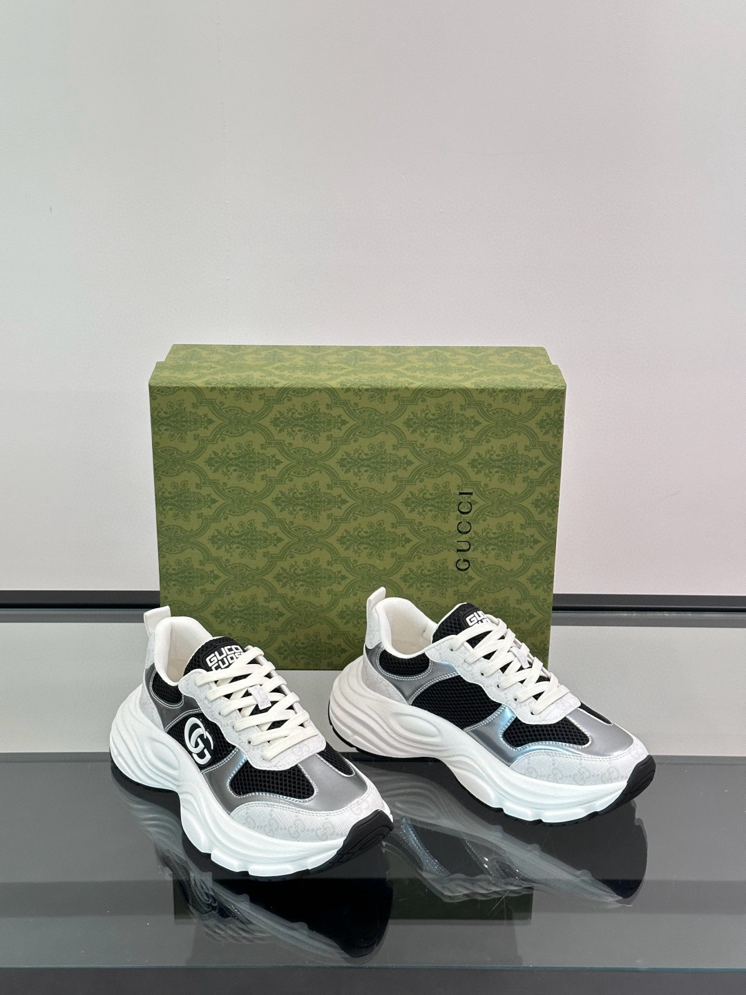 구찌 Gucci 스니커즈