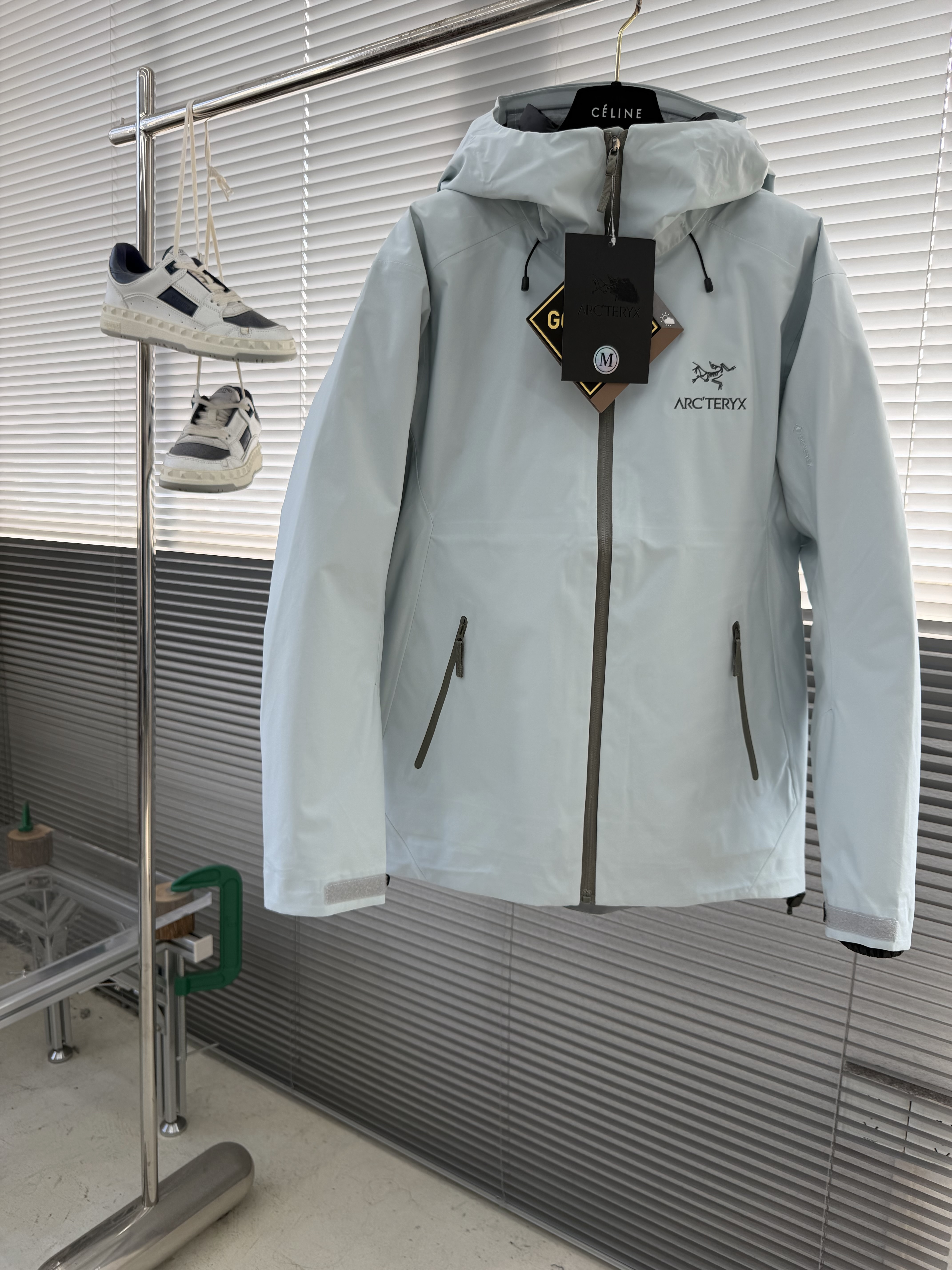 아크테릭스 ARC'TERYX 다운재킷.