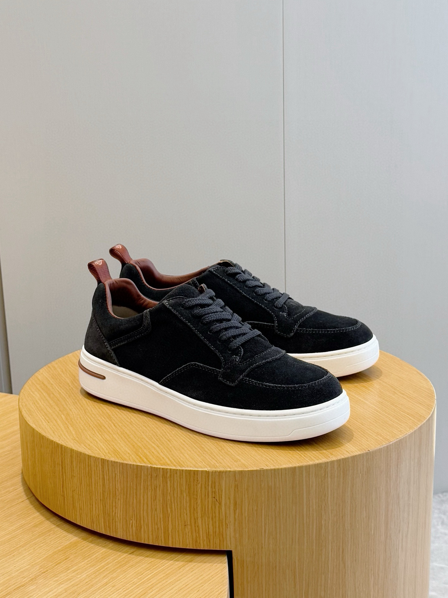 로로피아나 Loro Piana Newport Walk 스니커즈