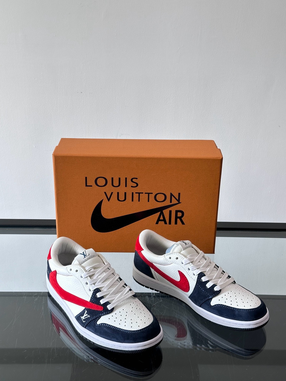 루이비통 Louis Vuitton & Nike 스니커즈