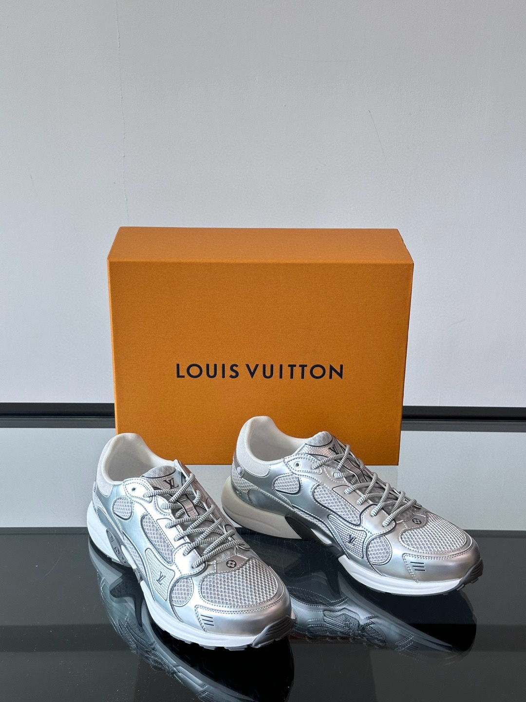 루이비통 Louis Vuitton Olympia 스니커즈