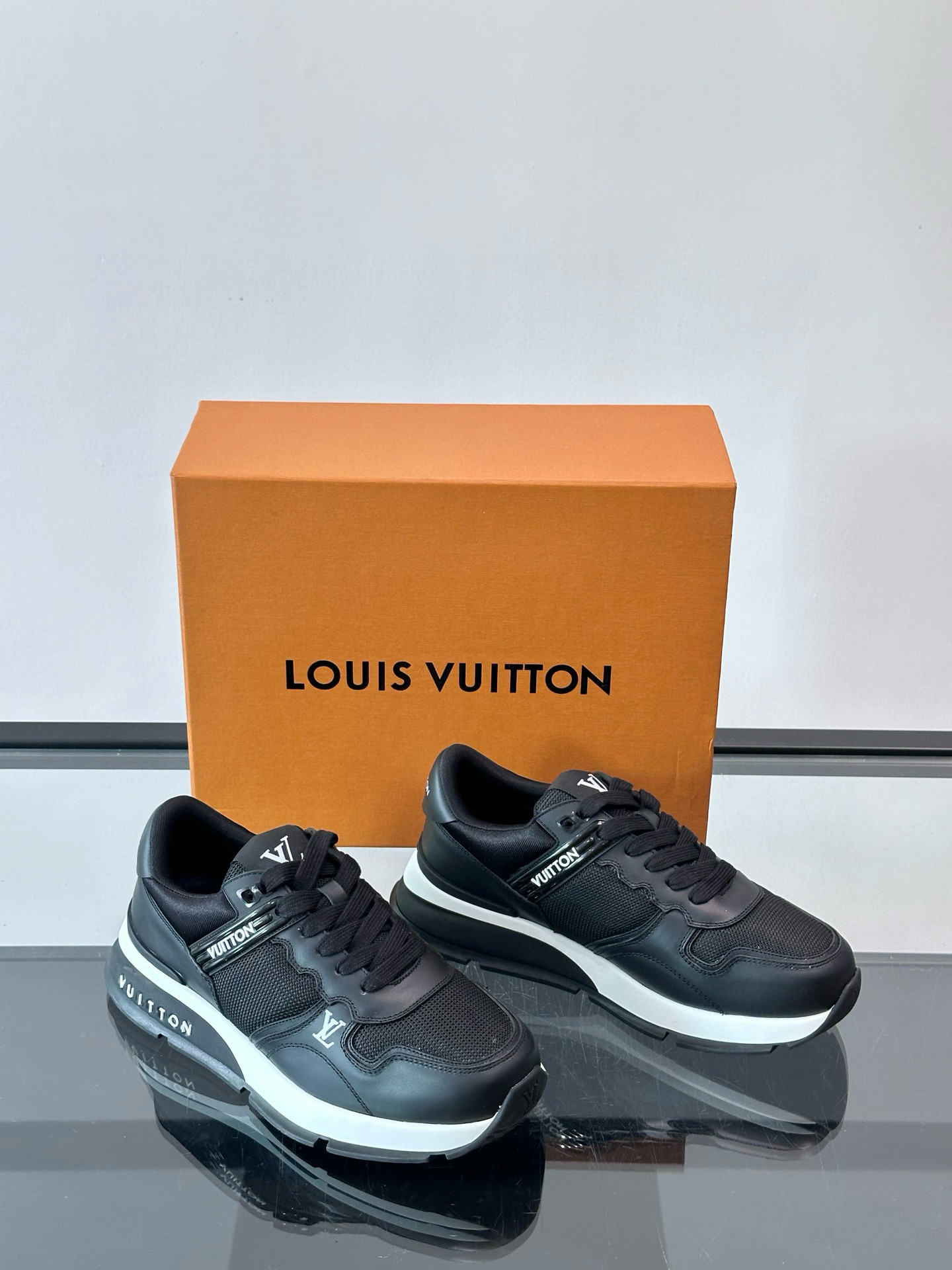 루이비통 Louis Vuitton Run Away Maxi 스니커즈 Black