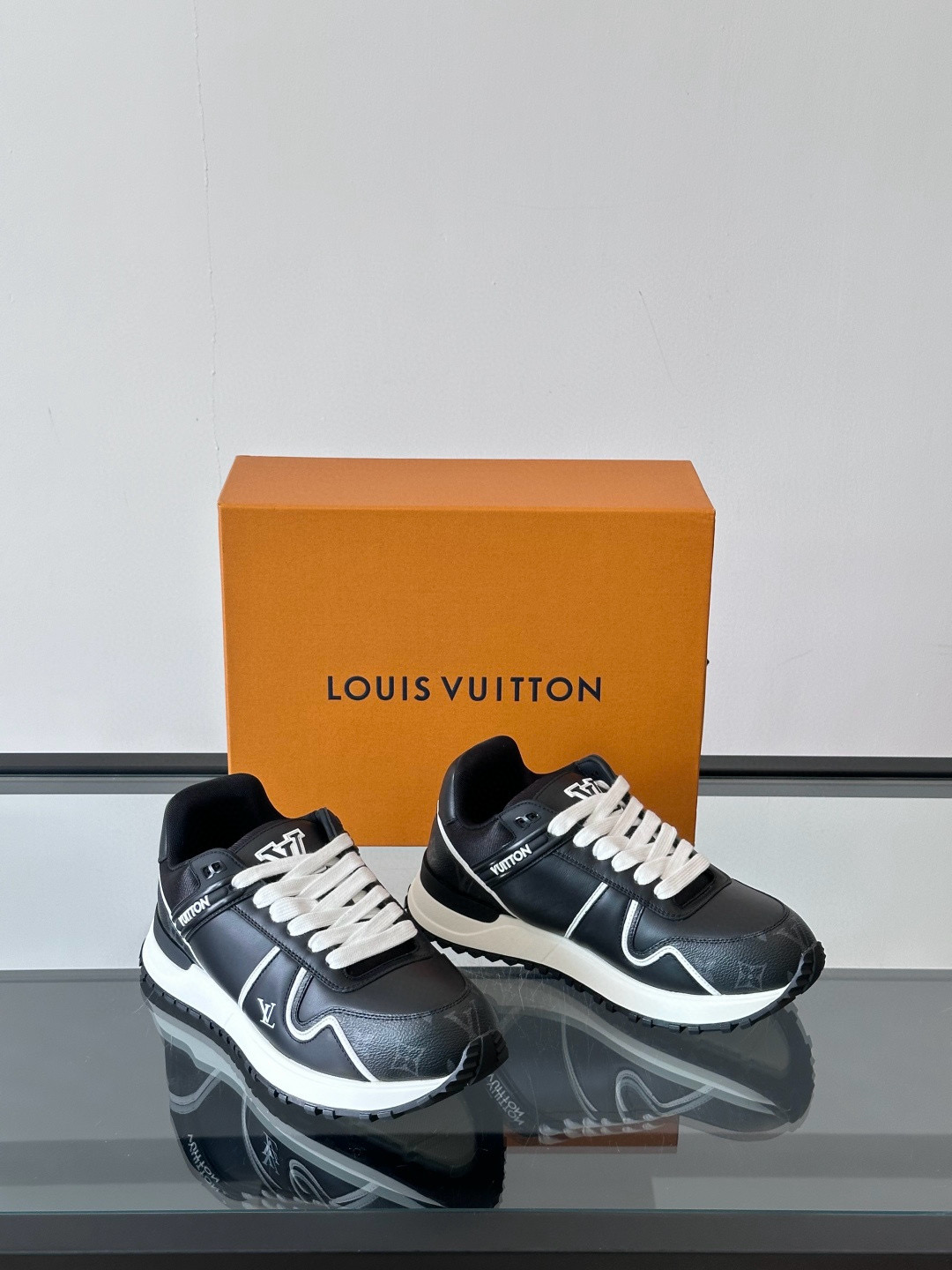 루이비통 Louis Vuitton Run Away Maxi 스니커즈 Black