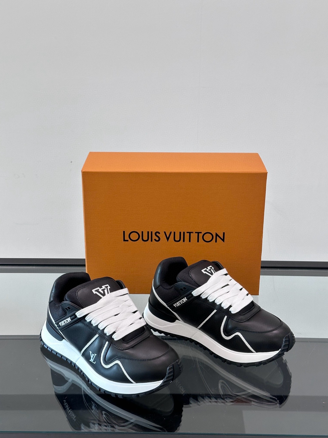 루이비통 Louis Vuitton Run Away Maxi 스니커즈 Black