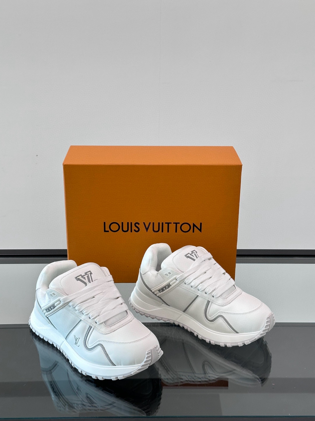 루이비통 Louis Vuitton Run Away Maxi 스니커즈 White