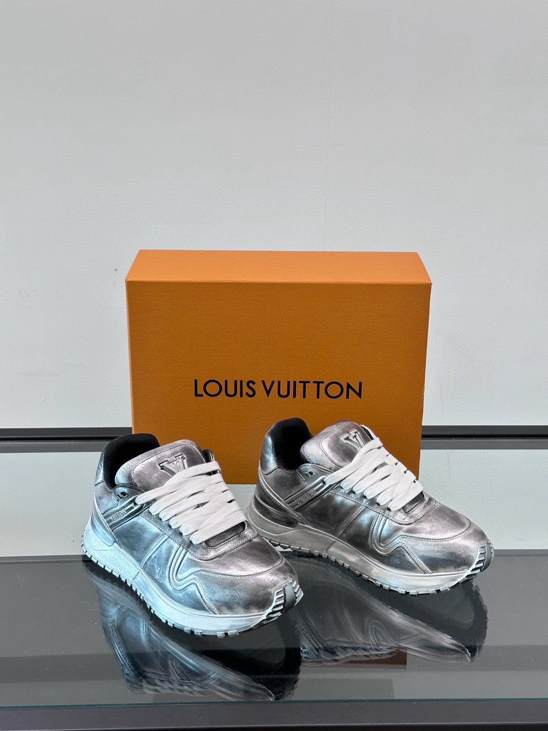 루이비통 Louis Vuitton Run Away Maxi 스니커즈